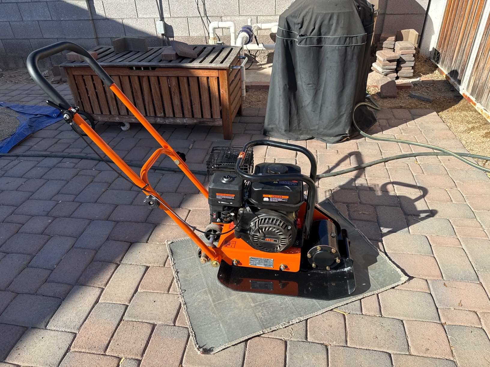 VEVOR 6.5HP Plate Compactor, 196CC Gas Engine, 2360 lbs Vibratory Compaction Tamper, 22.1x15.9 in Plate Power Jumping Jack Tamper, 5600 VPM Pavement Compactor for Walkways, Asphalts, Paver Landscaping customer photo 2