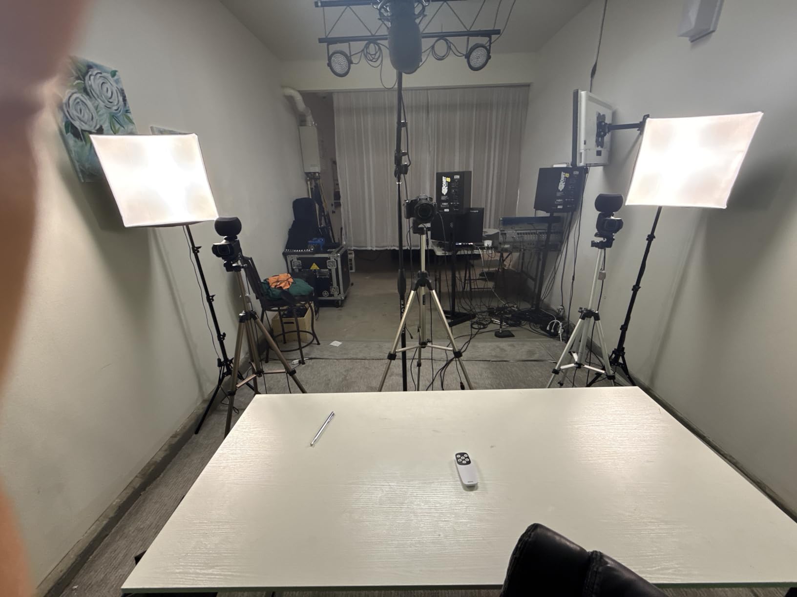 2Pack Professional Softbox Lighting Kit, 16'' x 16'' Studio Lights with 85W 2700-6500K E27 LED Bulbs, Continuous Lighting for Photography/Video Recording/Live Streaming customer photo 1