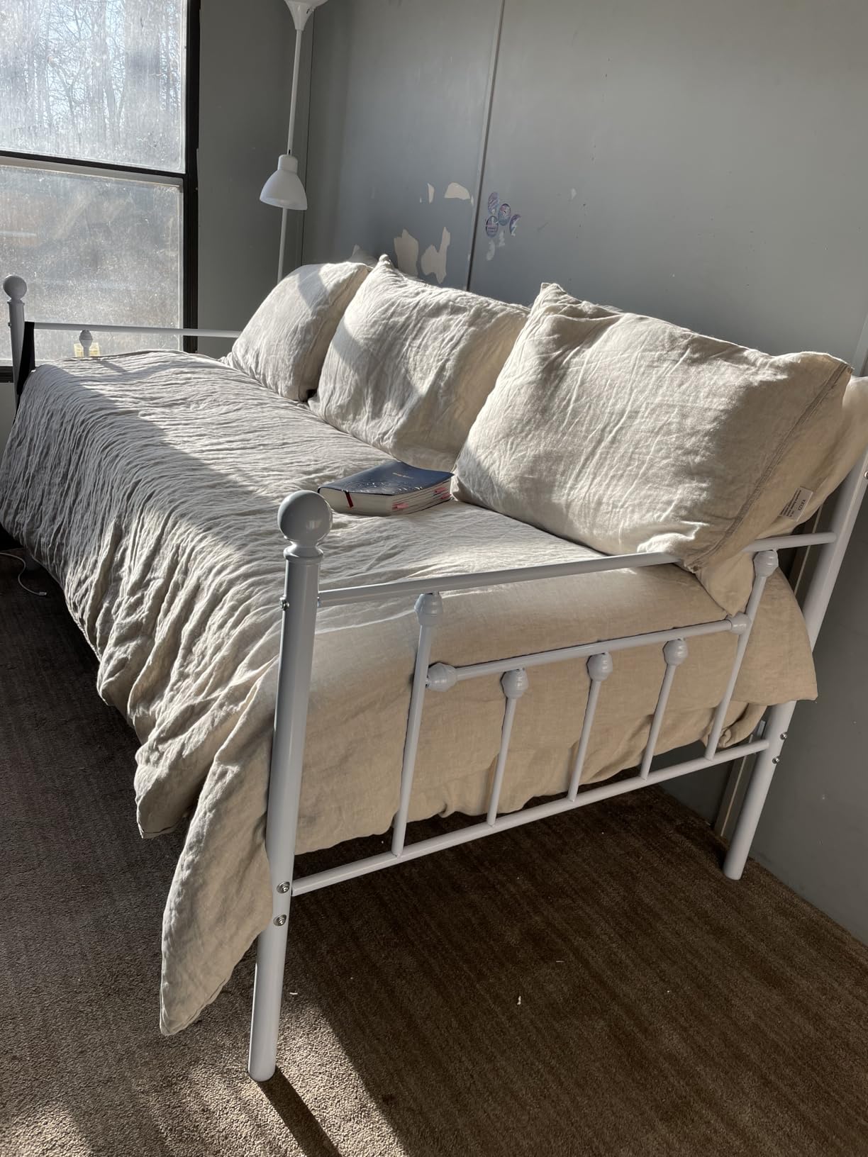 VECELO Daybed Frame, Twin Size Metal Platform Sofa Bed Mattress Foundation with Headboard, Heavy-Duty Steel Slat Support for Bedroom Living/Guest Room, Easy Assembly, White customer photo 1