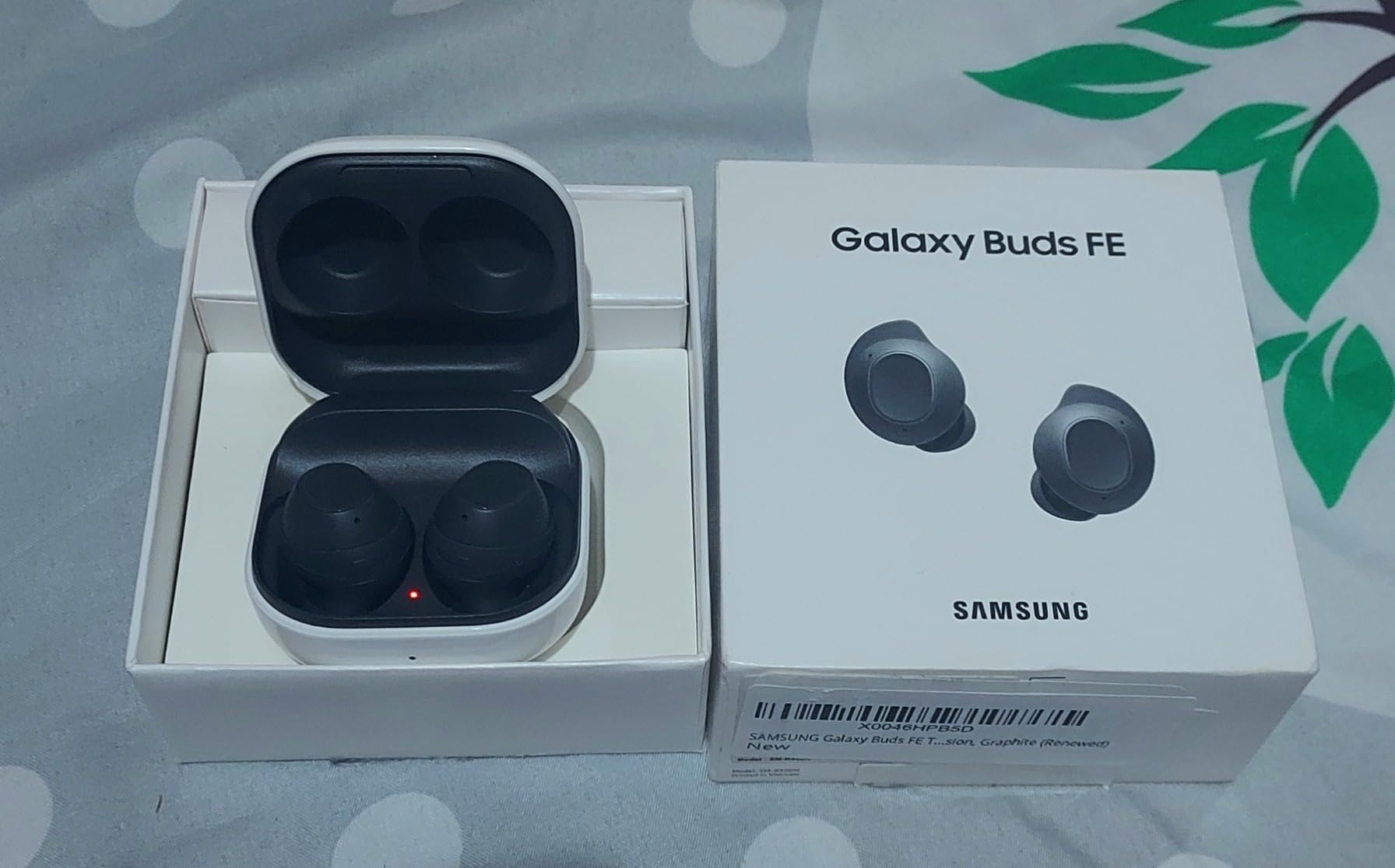 SAMSUNG Galaxy Buds FE True Wireless Bluetooth Earbuds, Comfort and Secure in Ear Fit, Wing-Tip Design, Auto Switch Audio, Touch Control, Built-in Voice Assistant, US Version, Graphite (Renewed) customer photo 1