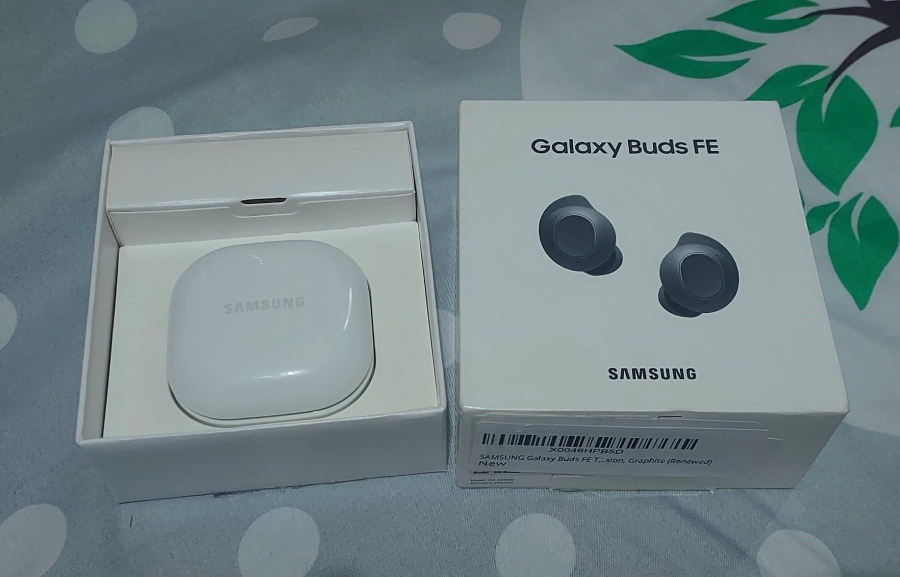 SAMSUNG Galaxy Buds FE True Wireless Bluetooth Earbuds, Comfort and Secure in Ear Fit, Wing-Tip Design, Auto Switch Audio, Touch Control, Built-in Voice Assistant, US Version, Graphite (Renewed) customer photo 2