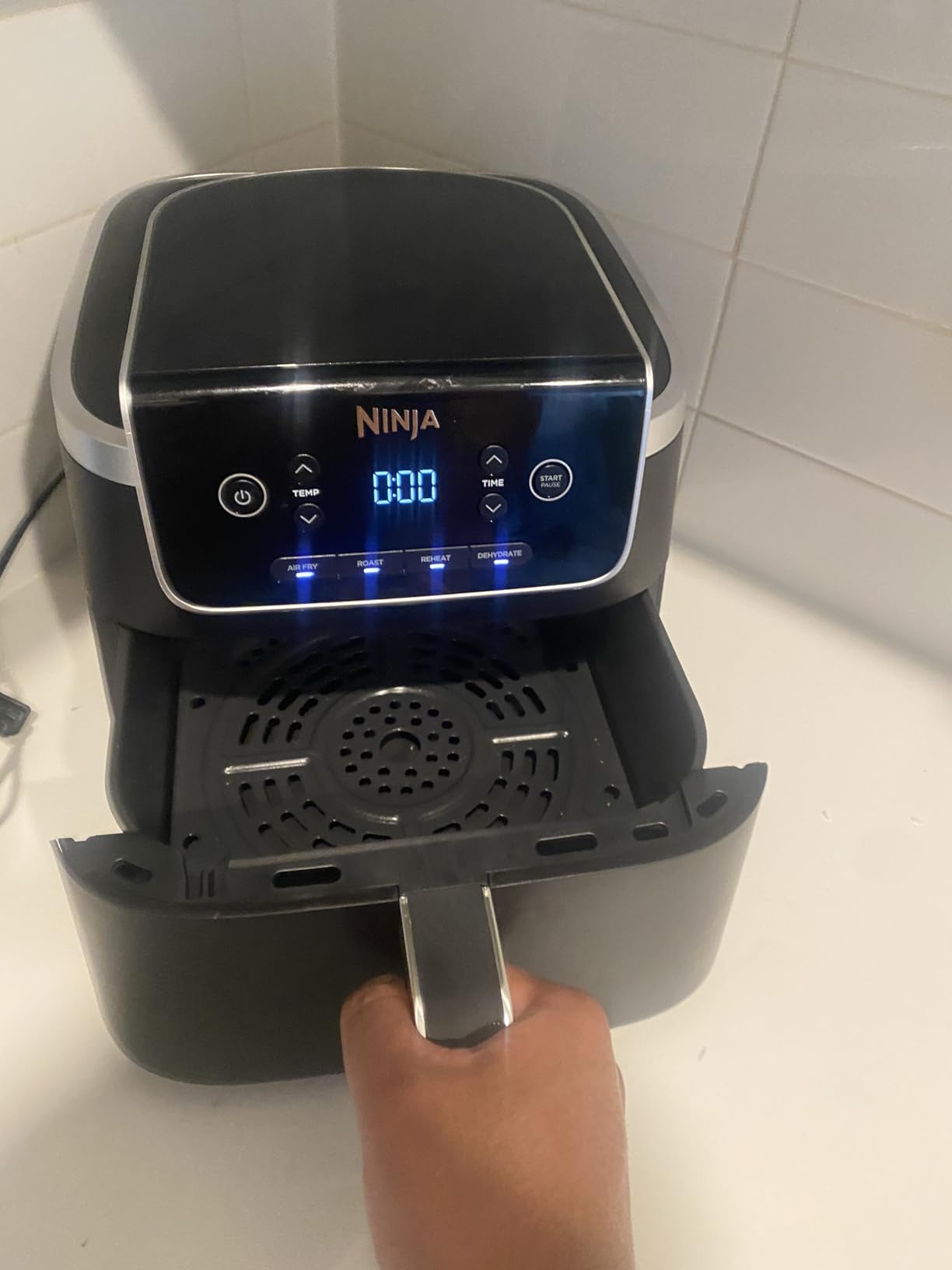 Ninja AF141 Air Fryer with Air Crisp, 5 QT Capacity, 4-in-1 Pro Air Fry, Roast, Reheat, Dehydrate, 400F, Grey customer photo 1