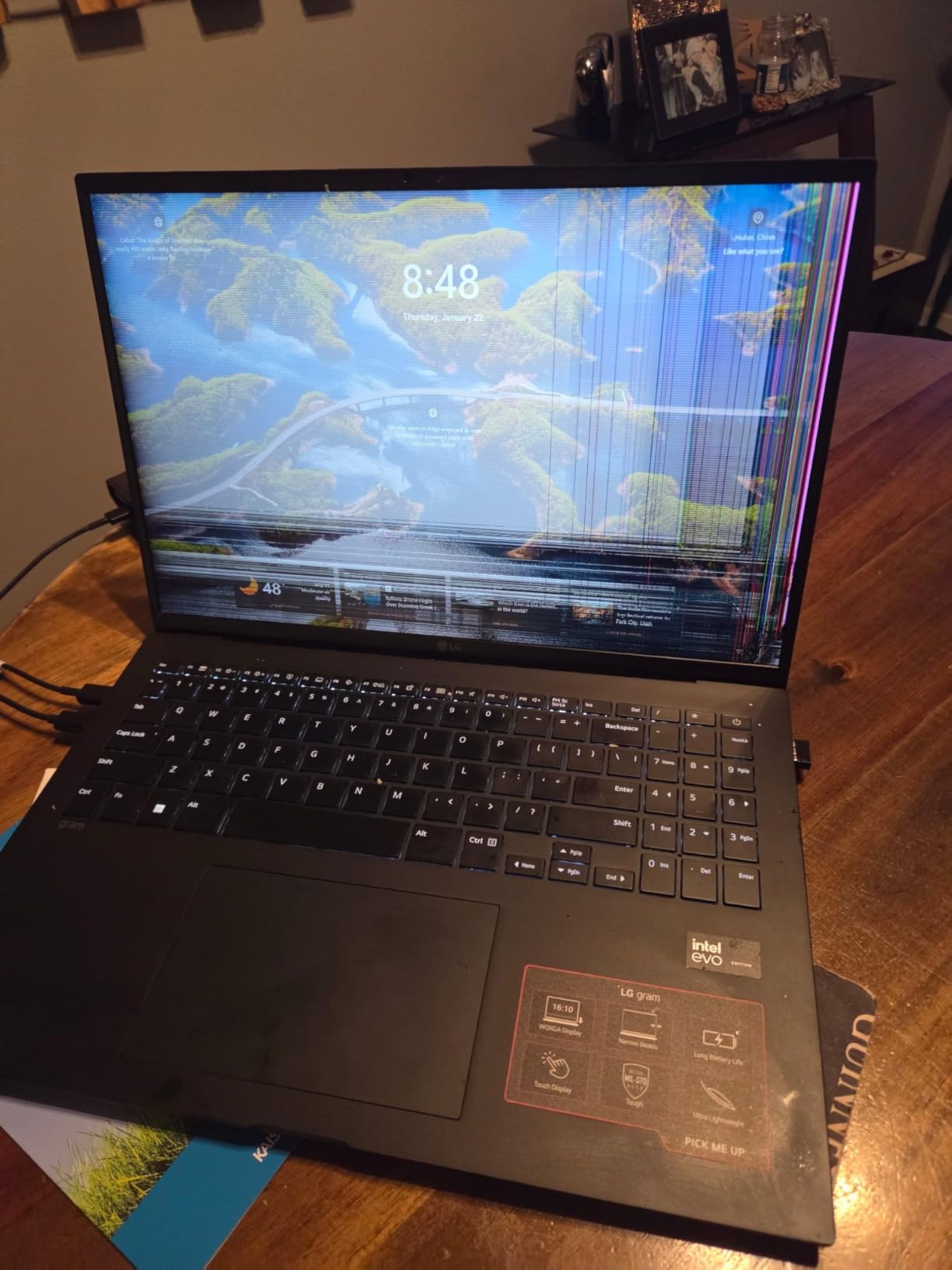 gram 16-inch Lightweight Laptop, Intel Evo Edition - AI-Enabled Intel Core Ultra 7 Processor, Windows 11 Home, 32GB RAM, 2TB SSD, Black customer photo 2