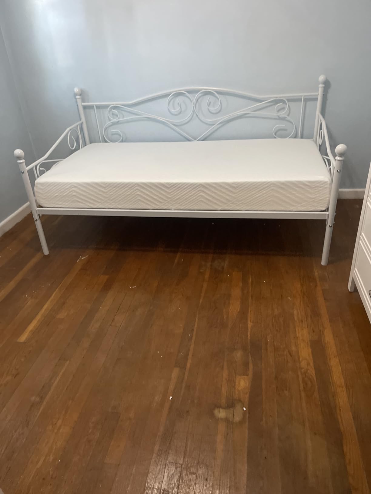 VECELO Daybed Frame, Twin Size Metal Platform Bed with Headboard,Heavy Duty Steel Slats Support for Living Room Bedroom Guest Room, Easy Assembly customer photo 1