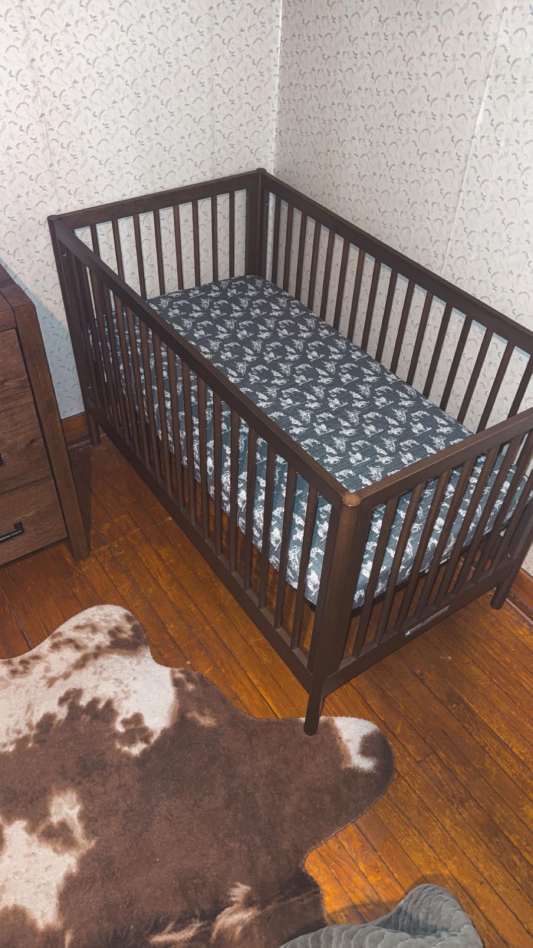 Davinci Birdie 3-in-1 Convertible Crib in Walnut, Converts from a Crib to a Toddler Bed and Day Bed, Easy to Assemble, Greenguard Gold Certified, 100% Solid Wood customer photo 2