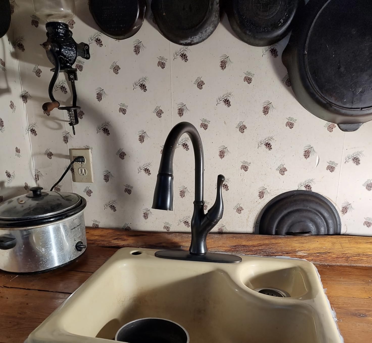 Delta Ophelia Brushed Gold Kitchen Faucet with Pull Down Sprayer, Modern Single Hole Kitchen Sink Faucet, Single Handle, Champagne Bronze 19888Z-CZ-DST customer photo 2