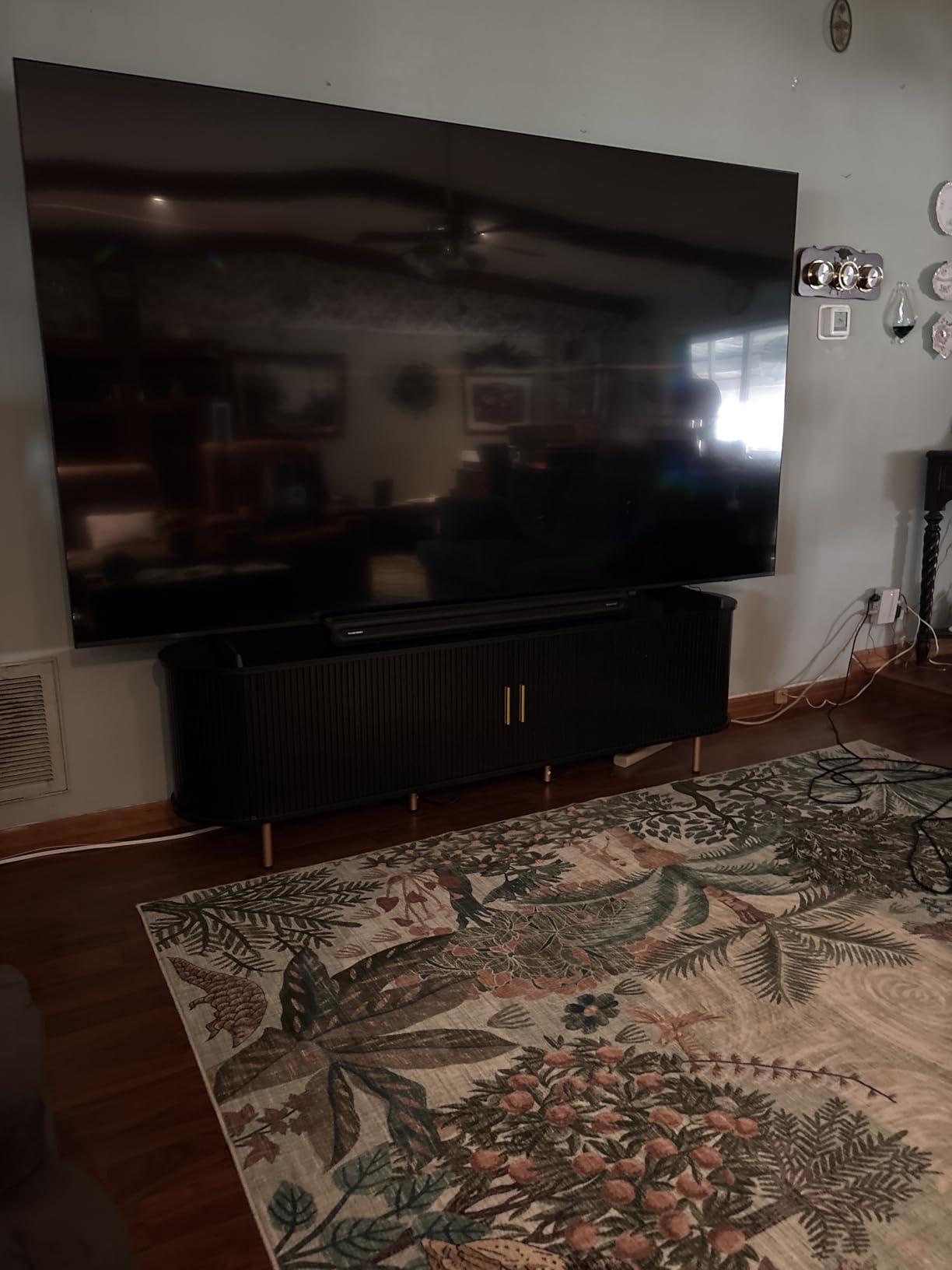 98-Inch Class 4K Crystal UHD DU9000 Series HDR Smart TV, Object Tracking Sound Lite, Motion Xcelerator 120Hz, Supersize Picture Enhancer, Mega Contrast, Alexa Built-In (UN98DU9000, 2024 Model) customer photo 1