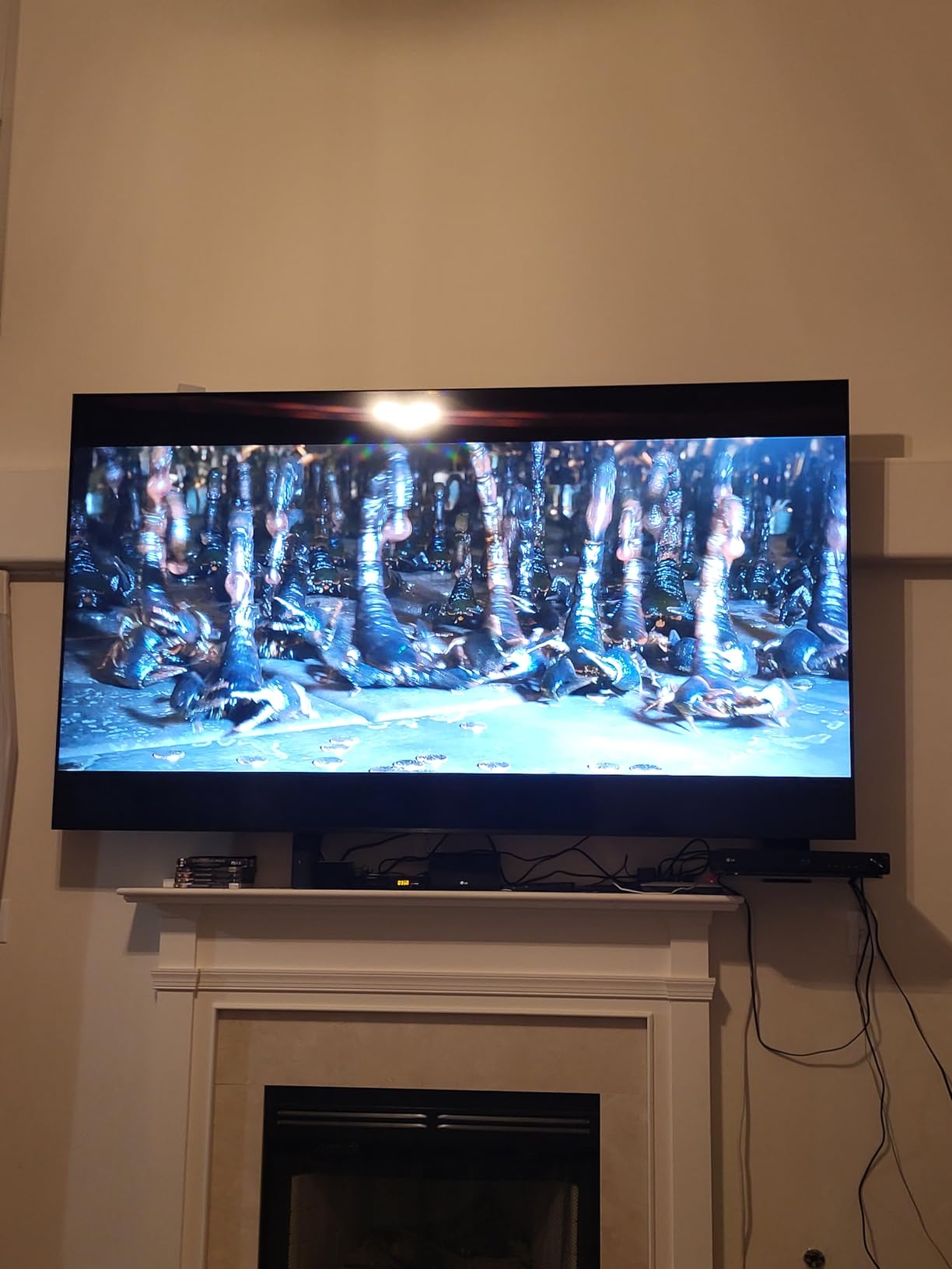 98-Inch Class 4K Crystal UHD DU9000 Series HDR Smart TV, Object Tracking Sound Lite, Motion Xcelerator 120Hz, Supersize Picture Enhancer, Mega Contrast, Alexa Built-In (UN98DU9000, 2024 Model) customer photo 2