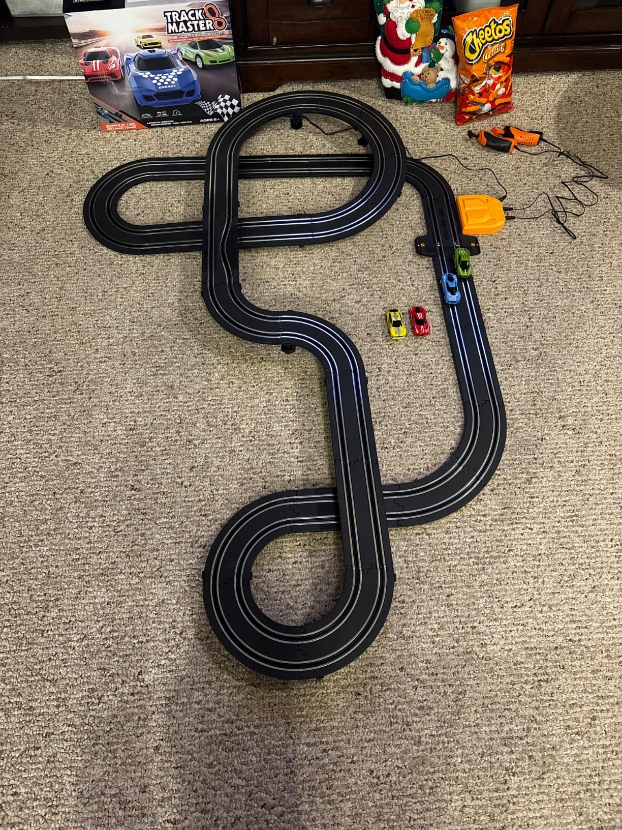 Slot Car Race Track Sets with 1:64 High-Speed Racing Cars, Battery or Electric Car Track, Dual Racing Game Lap Counter Circular Slope Track, Gifts Toys for Boys Kids Age 6 7 8-12 customer photo 1
