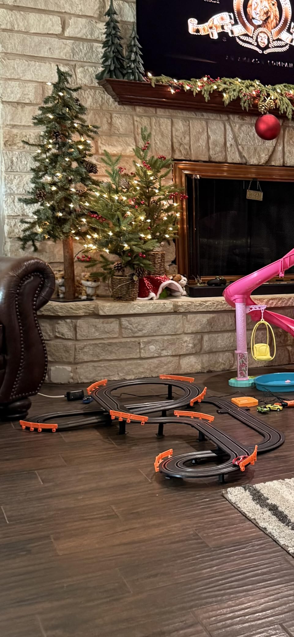 Slot Car Race Track Sets with 1:64 High-Speed Racing Cars, Battery or Electric Car Track, Dual Racing Game Lap Counter Circular Slope Track, Gifts Toys for Boys Kids Age 6 7 8-12 customer photo 2