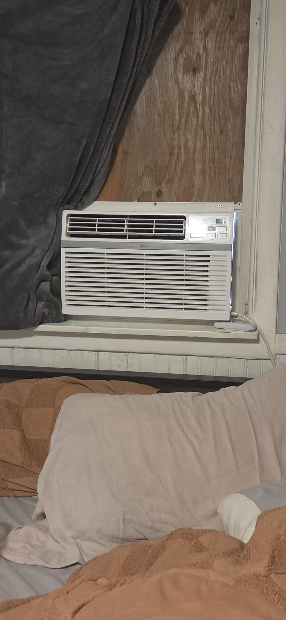 LG 8,000 Window Air Conditioner, 115V, 350 Sq.Ft., Quiet Operation, Electronic Control with Remote, 3 Cooling & Fan Speeds, Auto Restart customer photo 1