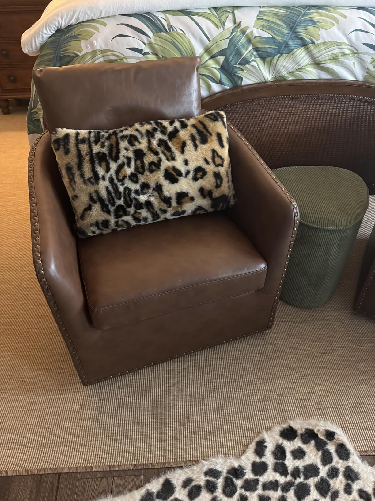 HAOMARKETS 360 Degree Swivel Accent Chair Set of Two with Plump Back Pillow, Waterproof Oil Waxed PU Leather Swivel Armchair with Rivets, Comfy Vintage Round Barrel Chair for Living Room customer photo 1
