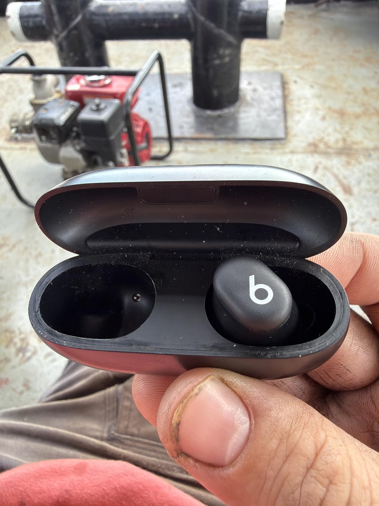 Beats Solo Buds - Wireless Bluetooth Earbuds | 18 Hours of Battery Life | Apple & Android Compatibility | Built-in Microphone - Storm Gray customer photo 1