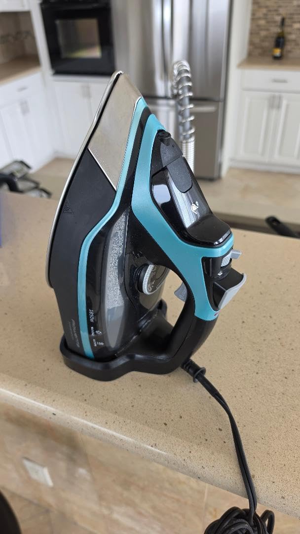 Rowenta Iron Steam Force Pro Steam Iron for Clothes, 1850 Watts, 5 Presets Smart Screen, Stainless Steel Soleplate, High-Efficiency Handheld Ironing, Black Copper, DW9580 customer photo 1