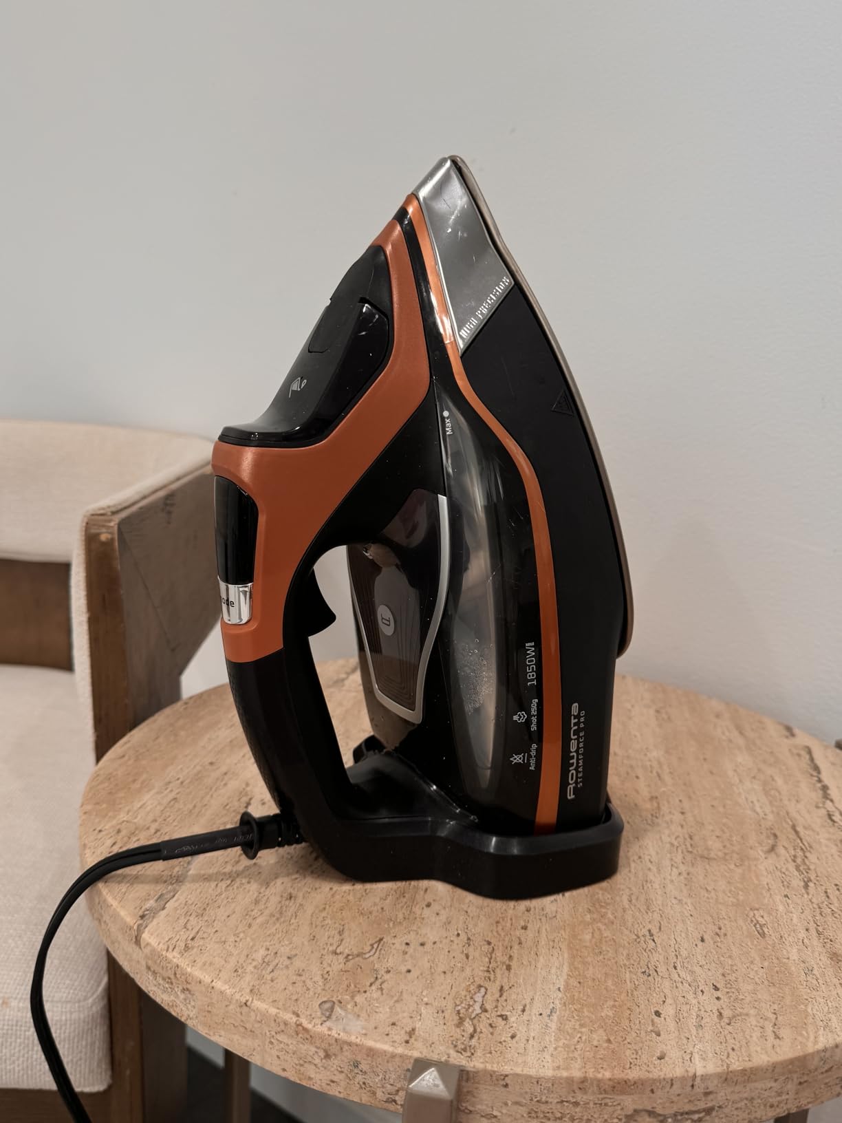 Rowenta Iron Steam Force Pro Steam Iron for Clothes, 1850 Watts, 5 Presets Smart Screen, Stainless Steel Soleplate, High-Efficiency Handheld Ironing, Black Copper, DW9580 customer photo 2