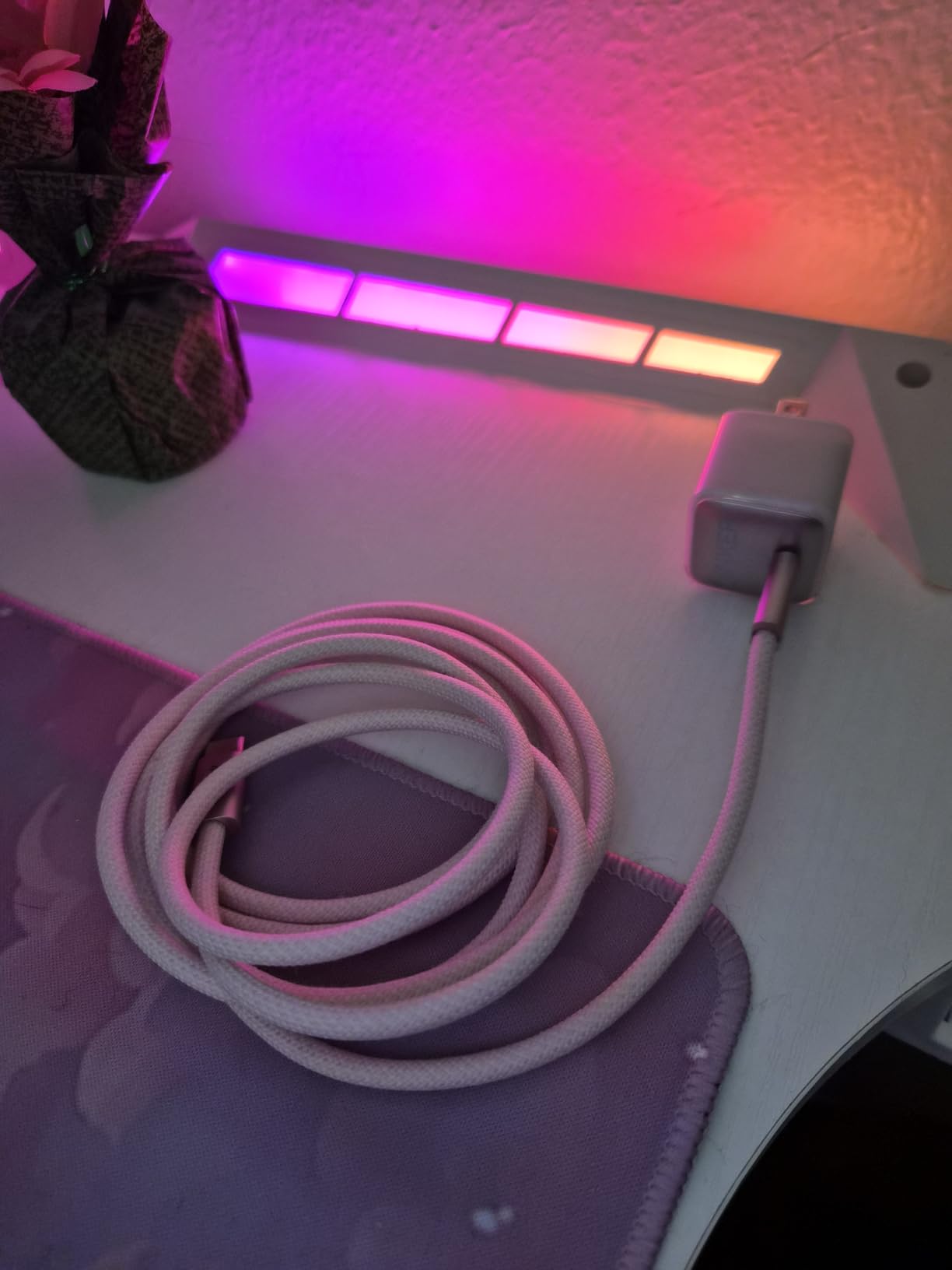 Anker Zolo USB C to USB C Cable, Braided and Dirt-Free Type-C Fast Charging Cable, Slim Connector, for iPhone 17 Series, MacBook (240W) (White, 6FT) customer photo 1