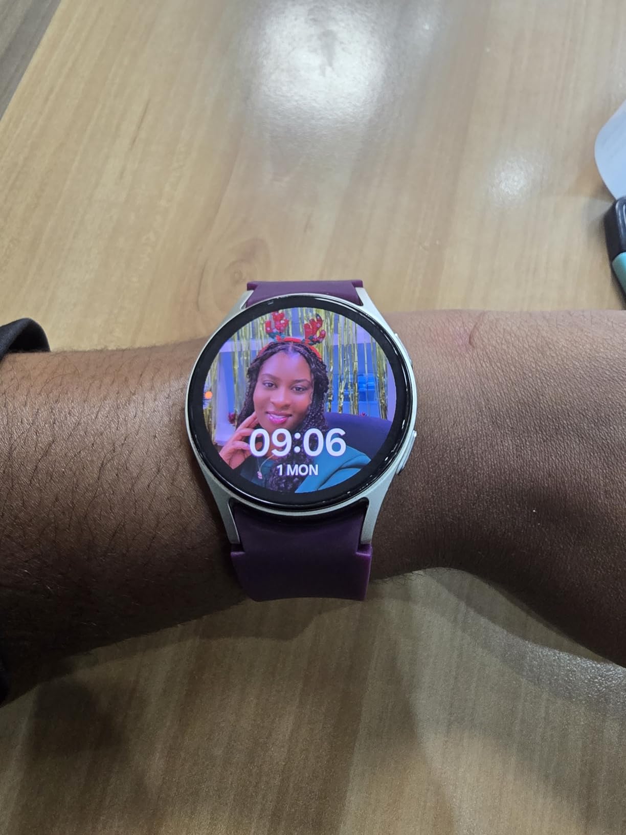 SAMSUNG Galaxy Watch 7 40mm Bluetooth AI Smartwatch w/Energy Score, Wellness Tips, Heart Rate Tracking, Sleep Monitor, Fitness Tracker, 2024, SM-L300NZECXAA Cream (Renewed) customer photo 1