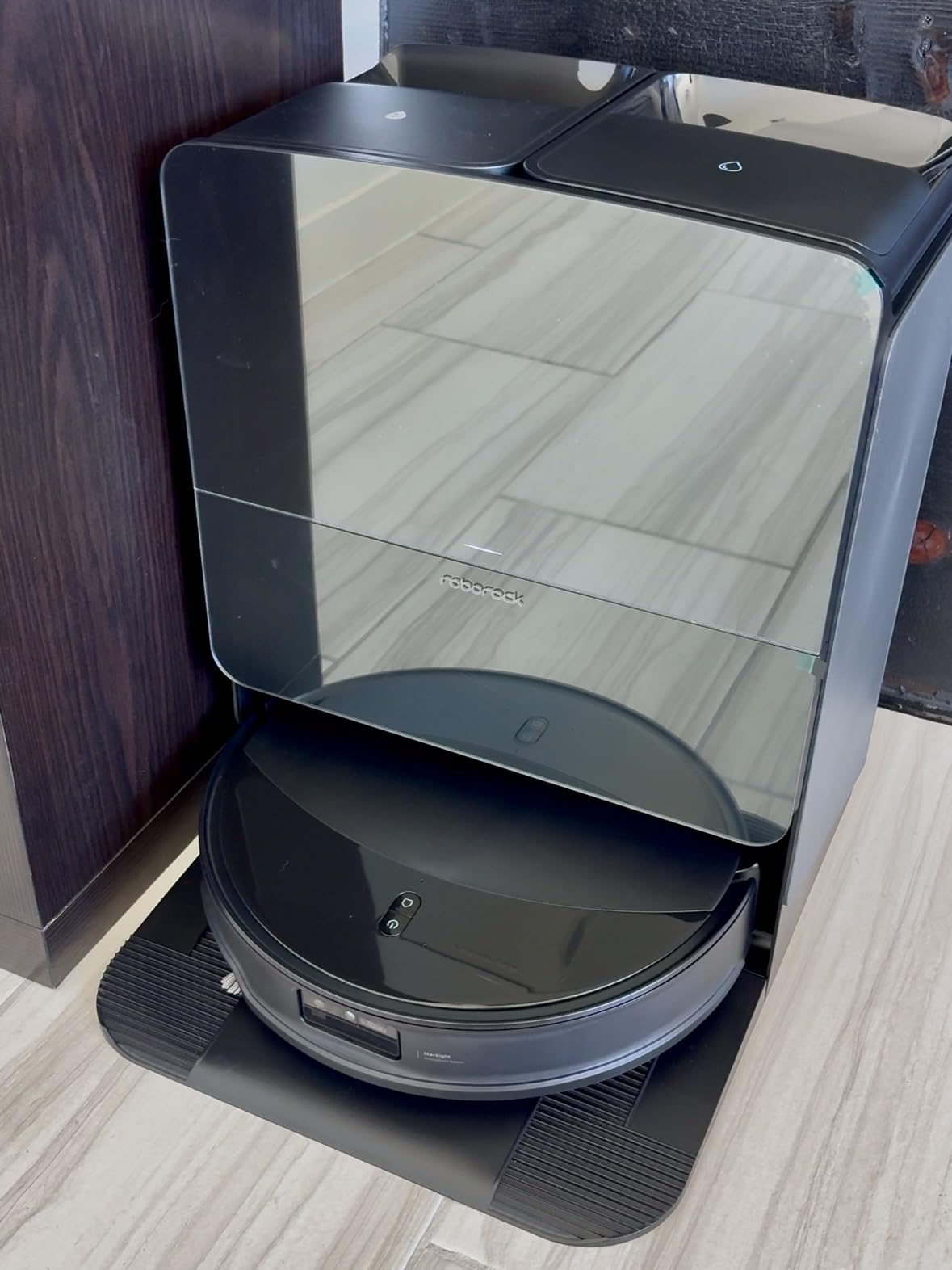 Roborock Saros 10R Robot Vacuum and Mop, 22,000 Pa Suction, Zero-Tangling, 3.14'' Ultra Slim, FlexiArm Riser Technology for Carpet & Floor, Corner & Edge Cleaning, Self-Emptying, Hot Air Drying customer photo 2