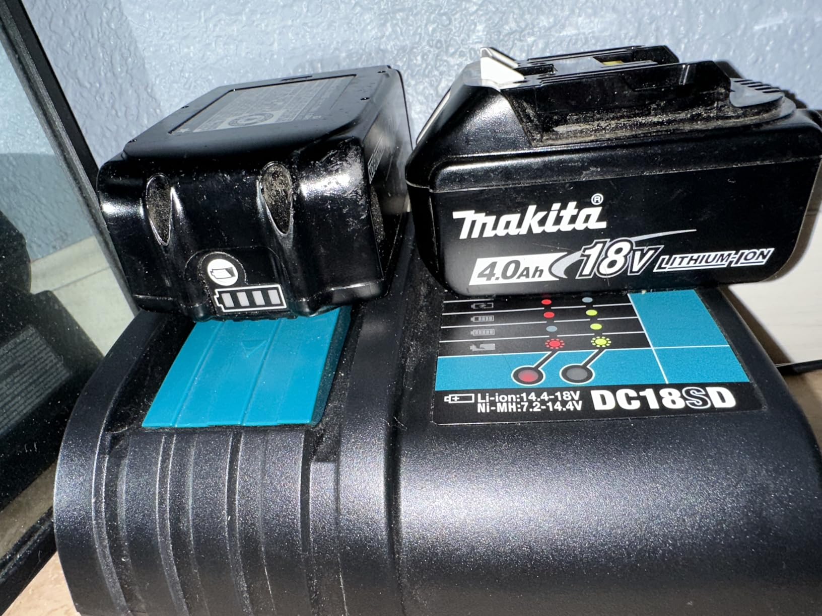 Makita BL1840BSC2 18V LXT Lithium-Ion Battery and Charger Starter Pack (4.0Ah) customer photo 1