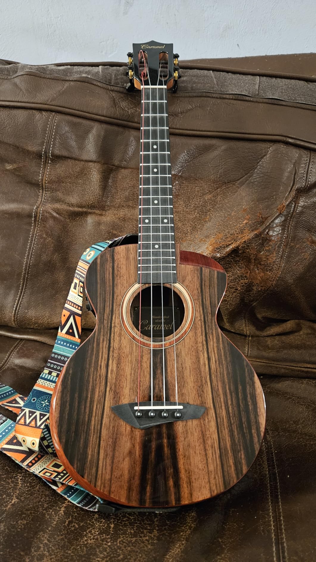 Caramel TEG91 Cutaway Ebony Glossy Tenor Acoustic & Electric Ukulele with Armrest | 26-inch Handmade Professional Ukelele Kit with Accessories customer photo 1