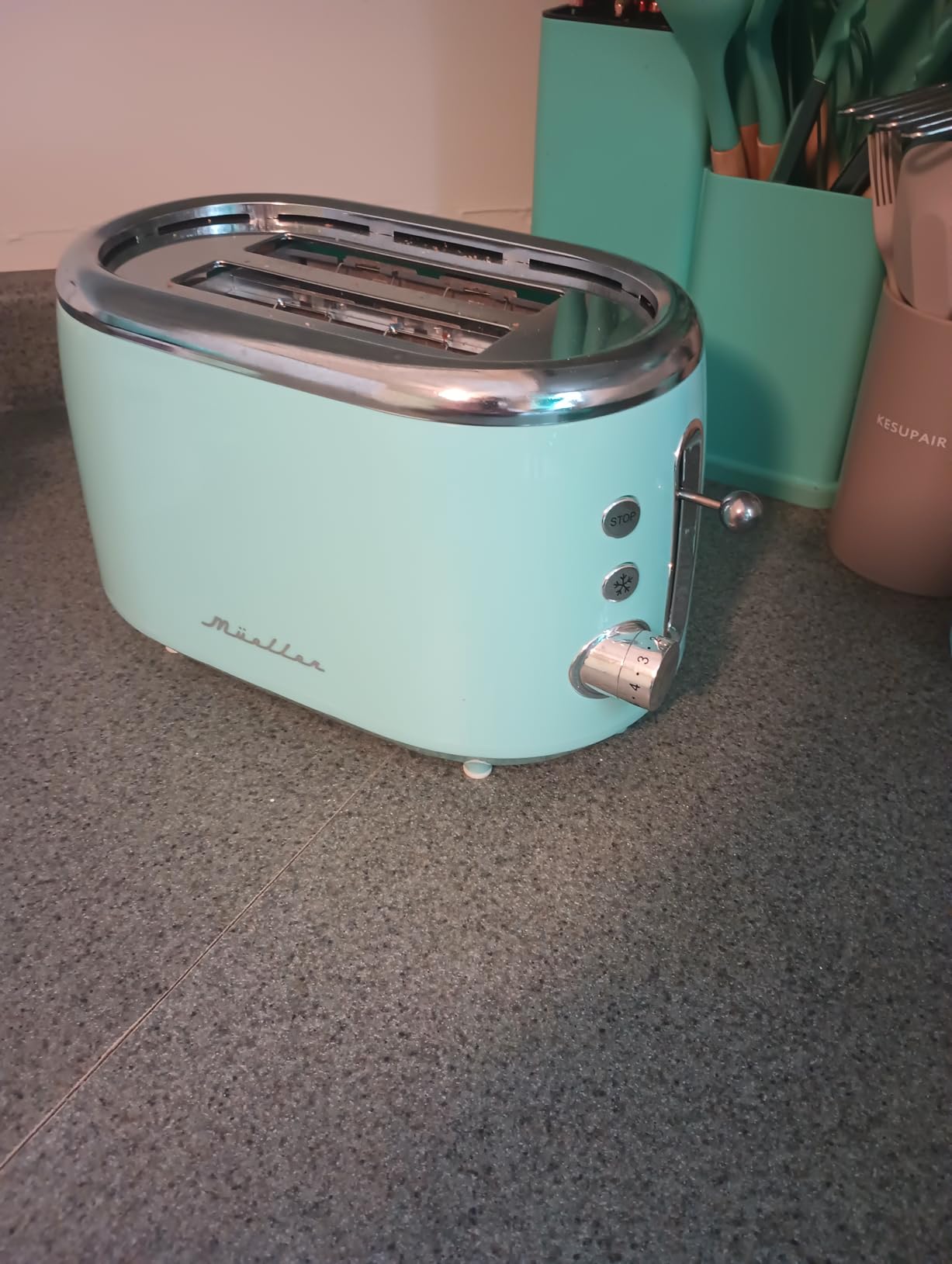 Mueller HOME Retro Toaster 2 Slice, 7 Browning Levels, 3 Functions (Reheat, Defrost, Cancel), Stainless Steel Features, Removable Crumb Tray, Under Base Cord Storage, Black customer photo 1