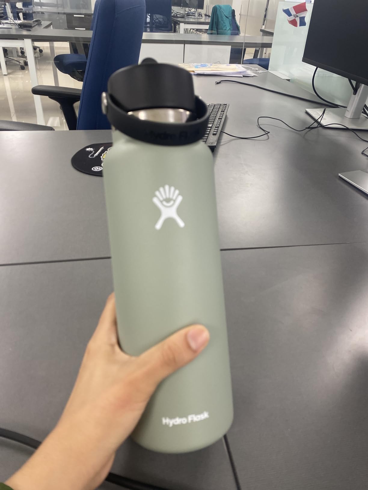 Hydro Flask Water Bottle - Insulated Stainless Steel - Wide Mouth Flex Straw Lid, Non Spill, Leakproof and Refillable in 32 Oz Holiday Punch customer photo 1