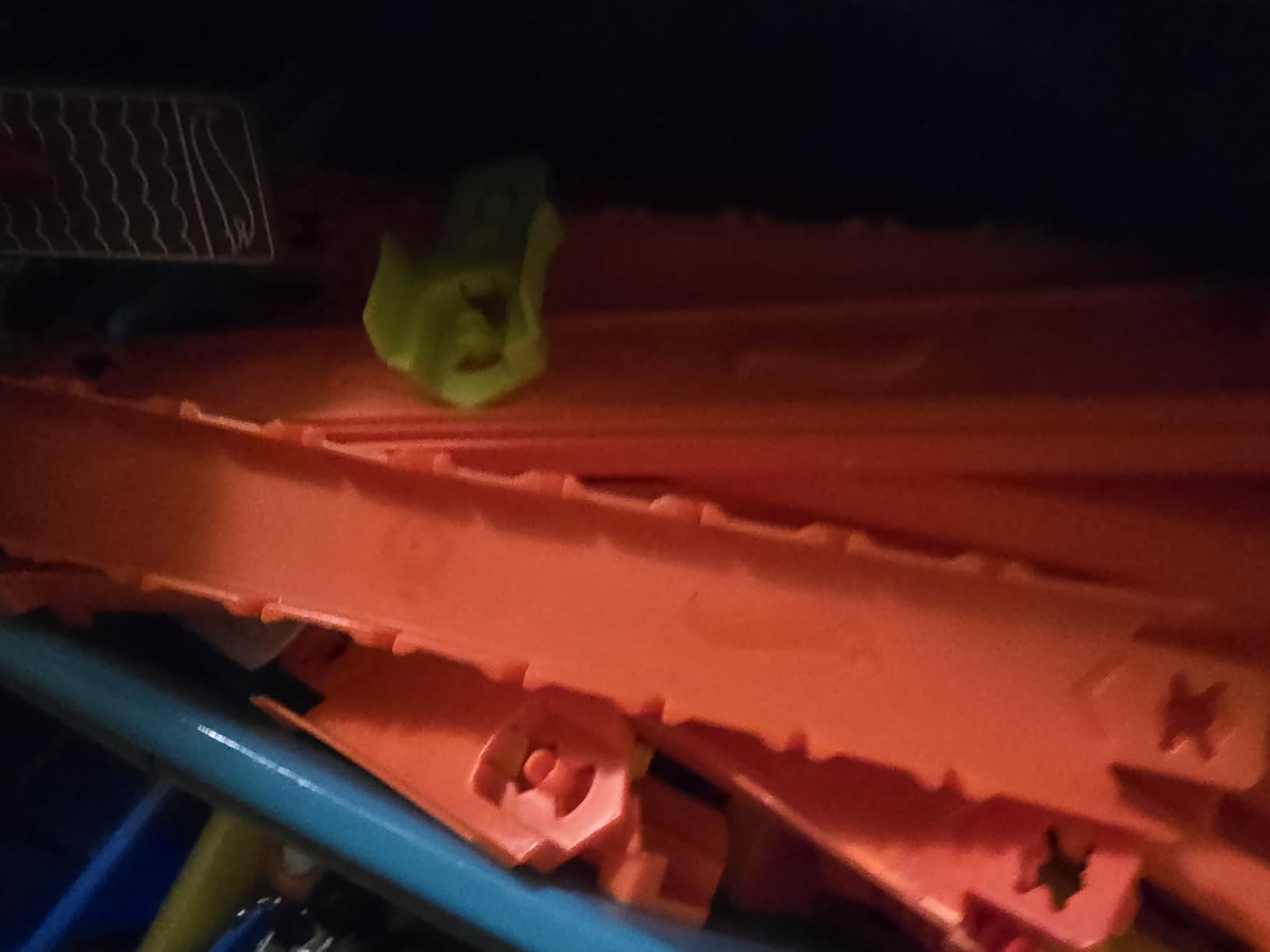 Hot Wheels Track Creator 2-Car Deluxe Pack with 2 1:64 Scale Die-Cast Toy Vehicles, 25 Feet of Different Length Speed Snap Track & Connectors (Amazon Exclusive) customer photo 2