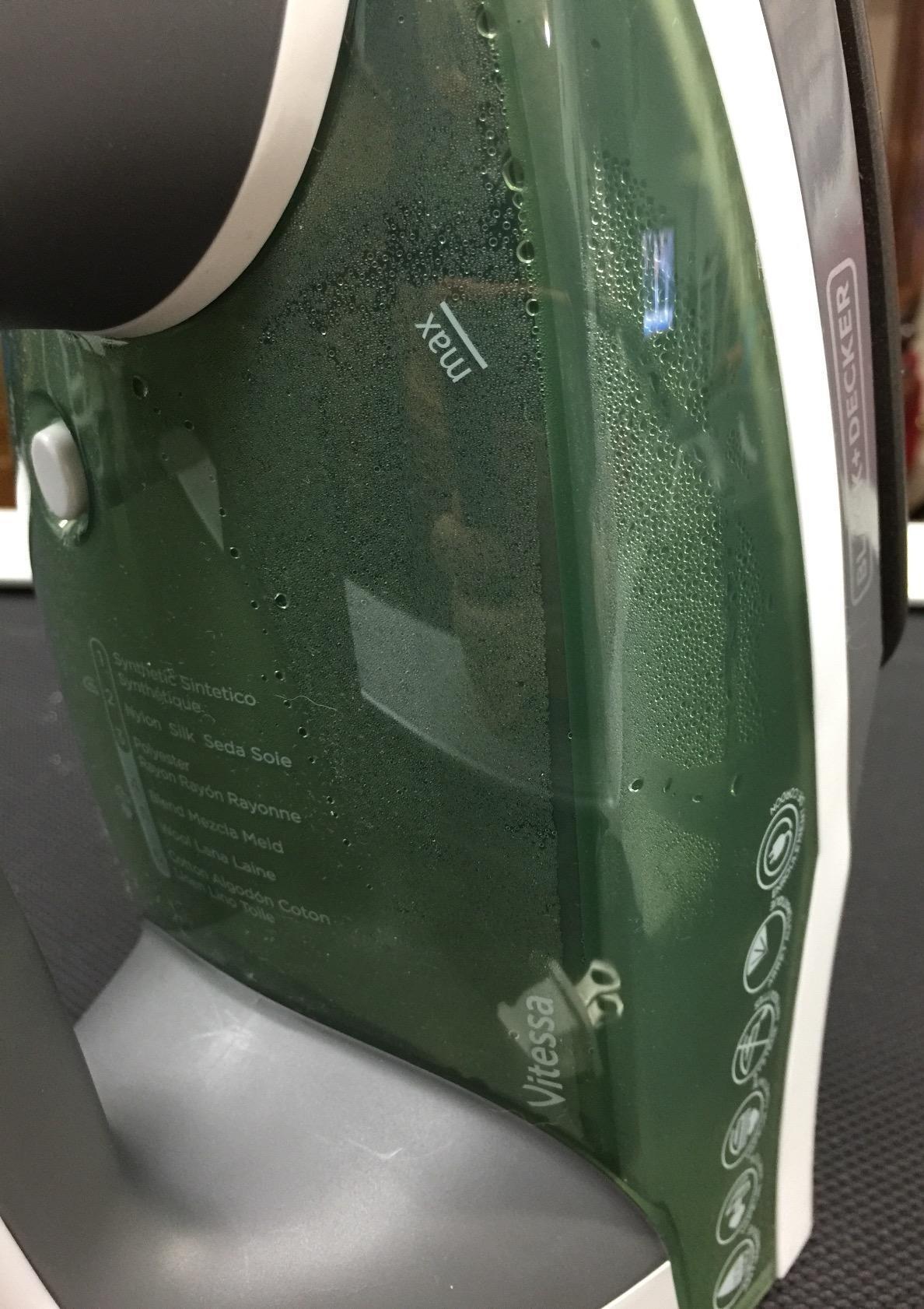BLACK+DECKER Steam Iron for Clothes with Retractable Cord, Vertical Steaming, Anti-Drip Design, Spray Mist and Auto Clean Button, 1200W customer photo 2