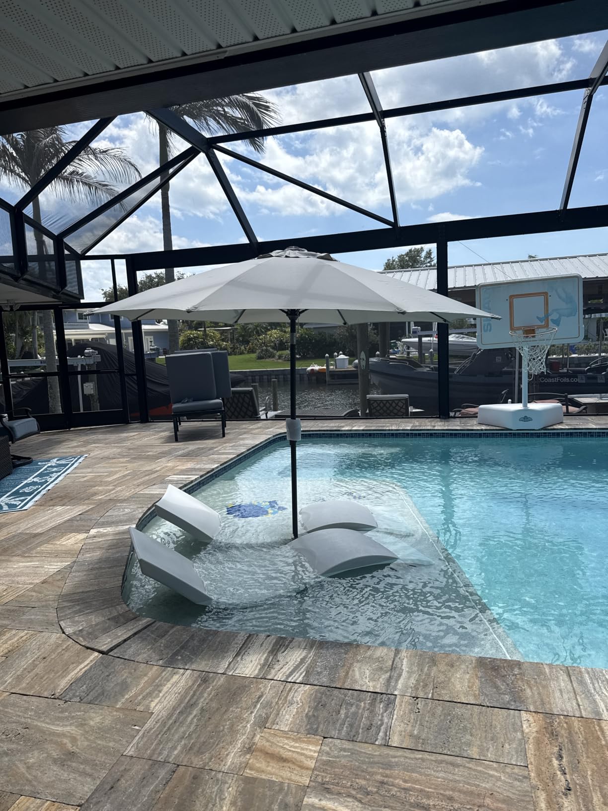 Ayge 9FT Large Outdoor Patio Umbrella Market Table Umbrella-UV Resistant, Easy Push Button Tilt and Crank, 8 Sturdy Fiberglass Ribs Heavy-Duty Pool Umbrella for Deck, Backyard, Garden, Beige customer photo 2