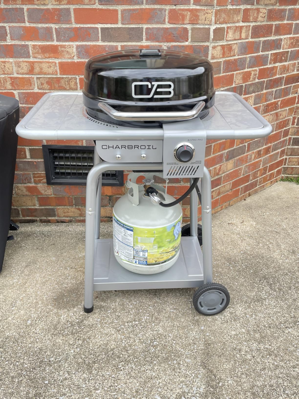 Char-Broil Bistro Pro Gas Grill for Small Spaces and Patios, Black - 25302161 customer photo 2