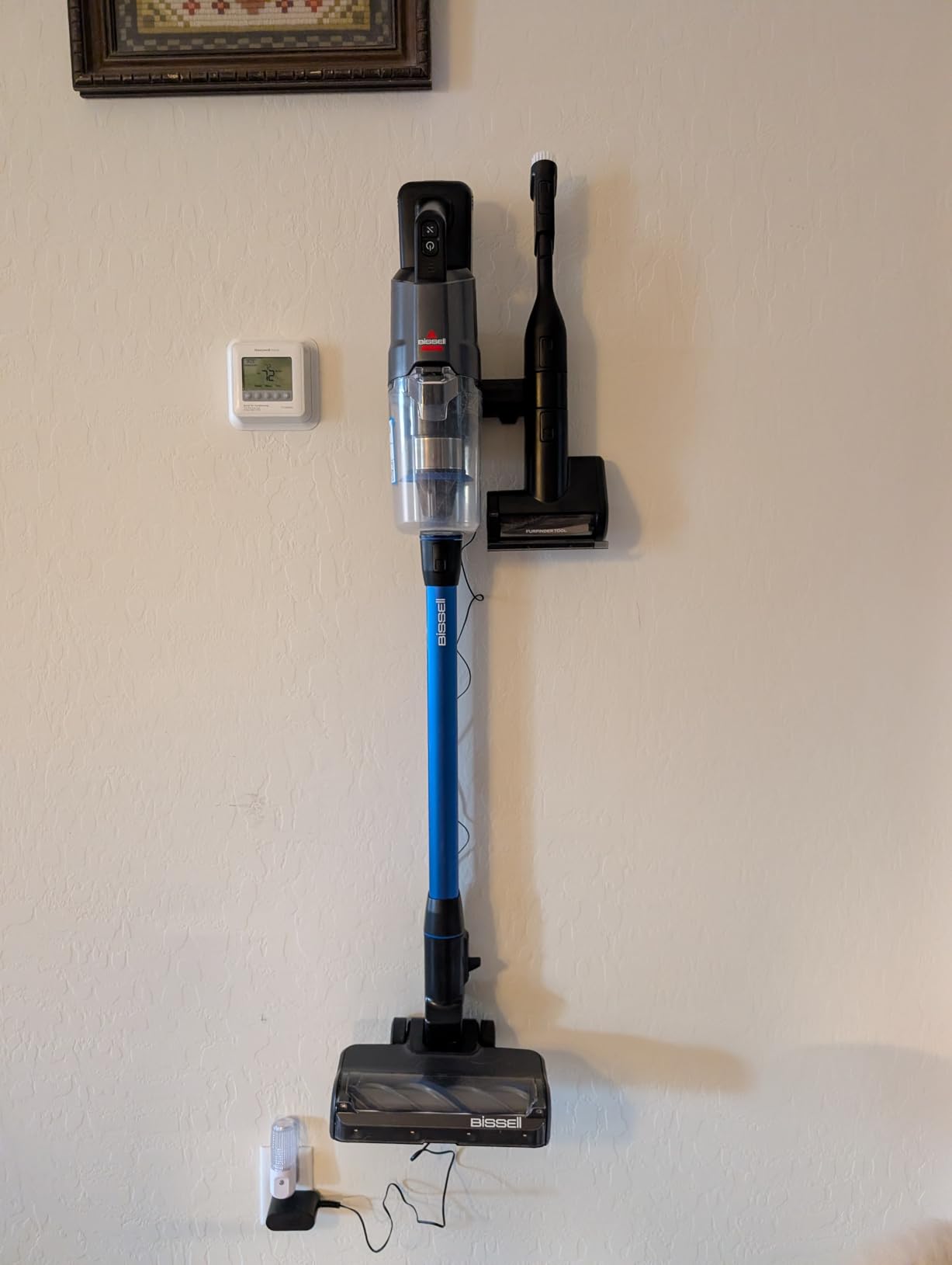 Bissell PowerClean FurFinder 200W Self-Standing Cordless Vacuum w/Tangle Free Brush Roll, Strong Suction, Removeable Battery, Wall Mount, Upholstery Tool & Bright Headlights customer photo 1