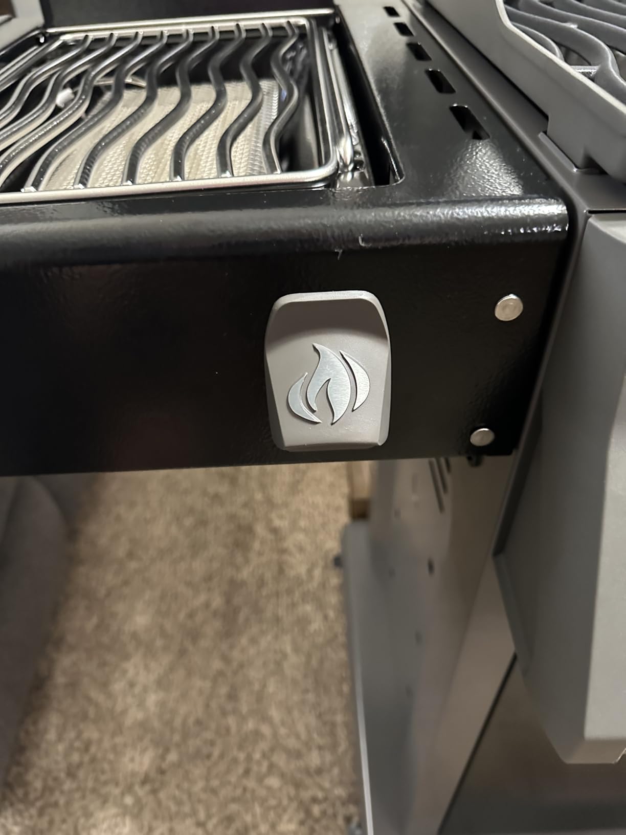 Napoleon Rogue PRO 625 Propane Gas Grill with Infrared Side Burner, Black, Durable 6-Burner Backyard Grill customer photo 2