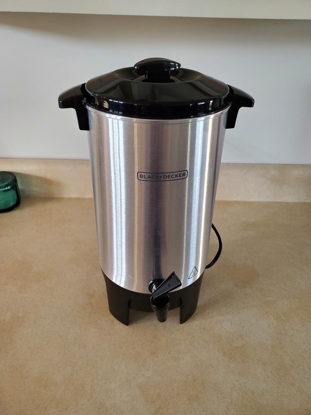 BLACK+DECKER 40 Cup Coffee Urn, Fast Brewing, Aluminum, Keep Warm Function, Heat Resistant Handles, Indicator Light customer photo 1