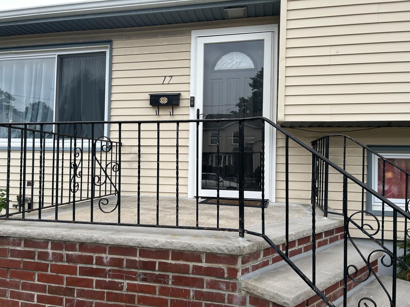 LARSON Platinum Interchangeable Full Glass Black 36-in. Right Hinge Storm Door customer photo 1