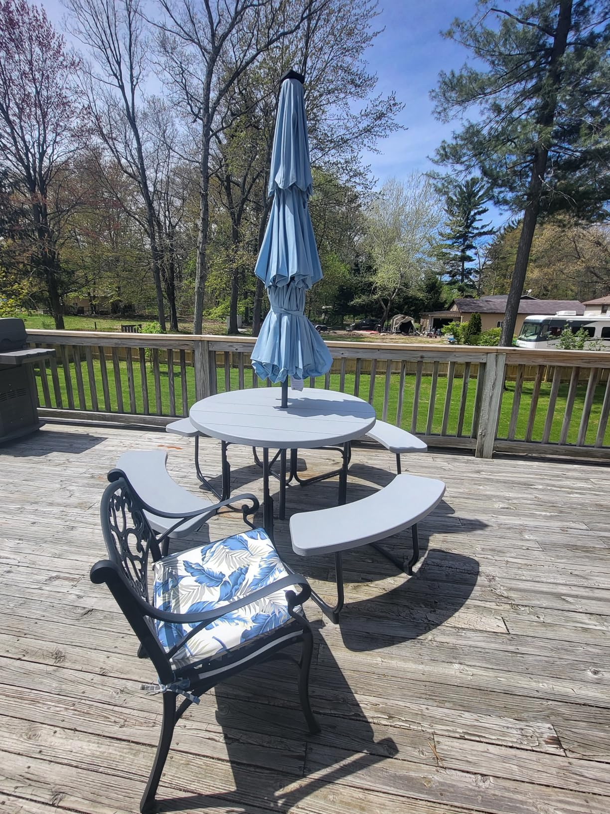 Best Choice Products 8-Person Outdoor Bench Patio Picnic Table, Circular w/ 4 Built-in Benches and Umbrella Hole, 2000lb Capacity - White customer photo 1