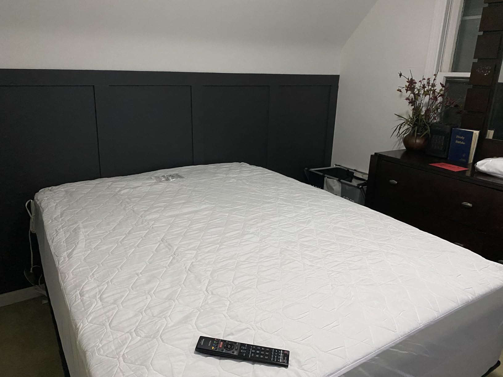 Serta baselogic Level 2 Adjustable Base Bed Frame - Queen - Head and Foot Adjustability, Wireless Remote, Zero-Gravity Preset, and Foldable for Convenient Mobility and Storage customer photo 1