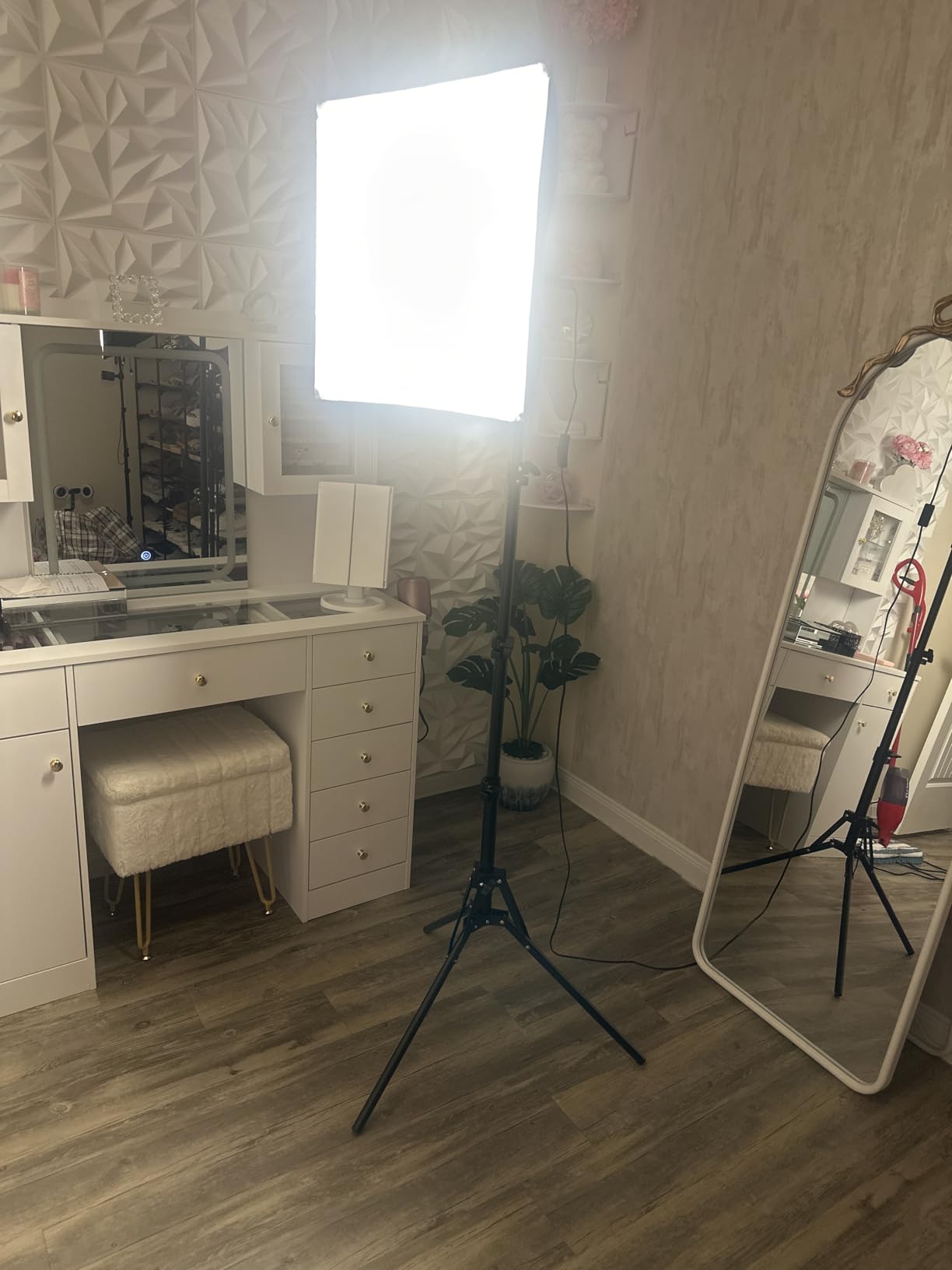 Professional 16''x16'' Softbox Lighting Kit - Studio Light Photography with Remote, Adjustable Brightness & 3 Colour Temperatures - Portable Studio Light for YouTube, Product Photography customer photo 2