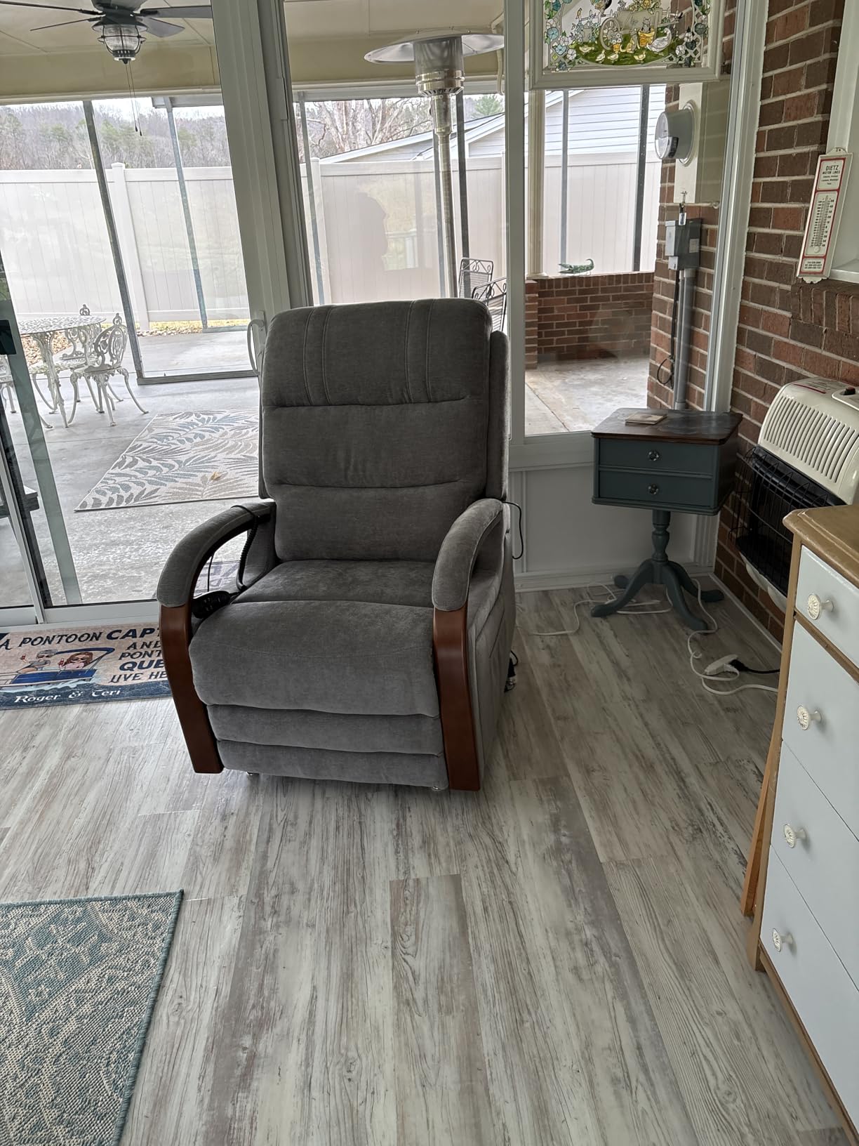 Power Lift Recliner Chair for Elderly People, Dual Motor Lift Chair with Vibration Massage and Heat, Lay Flat Recliner with Solid Wood Armrest, Standing Assistance Reclining, Chenille Fabric Beige customer photo 1