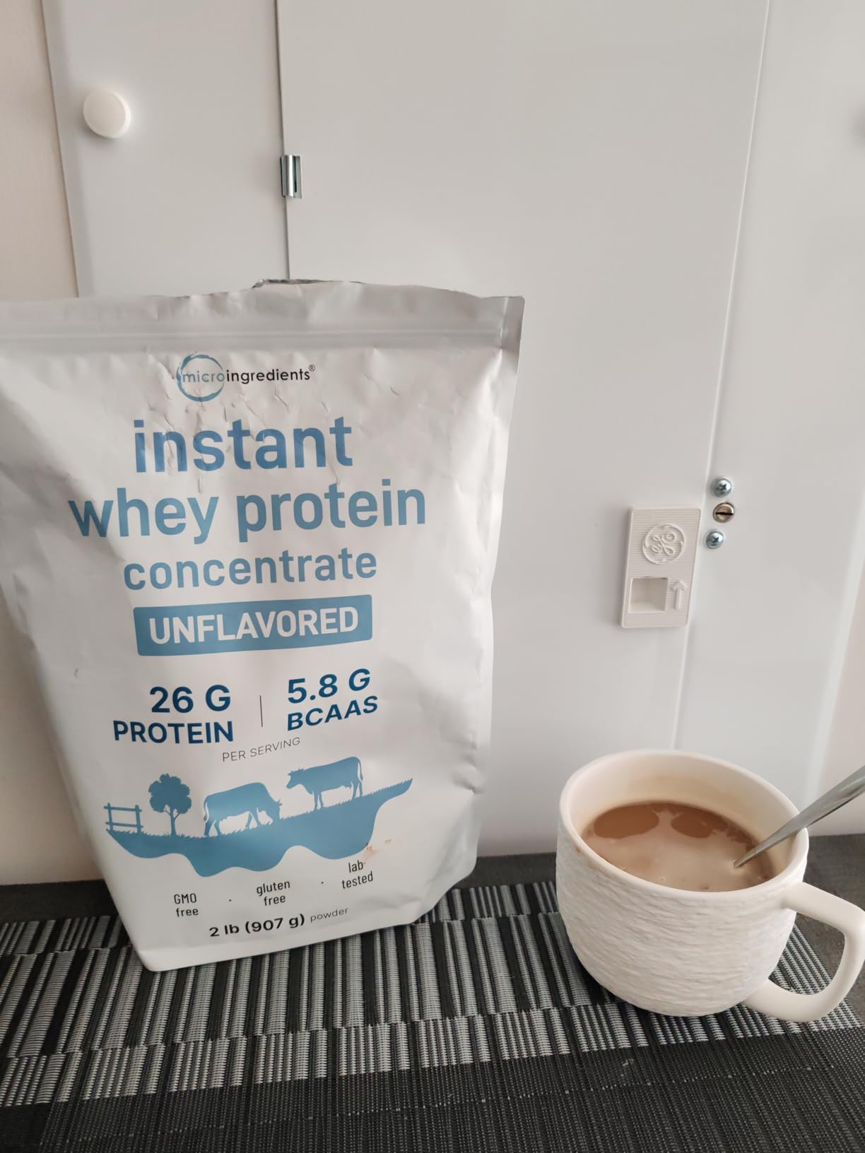 Micro Ingredients Unflavored Whey Protein Powder, 2lbs | Protein Powder for Women & Men | Whey Protein Isolate + BCAAs | Great for Bars, Shakes, Smoothies, Snacks, or Coffee | Non-GMO, Soy Free customer photo 1