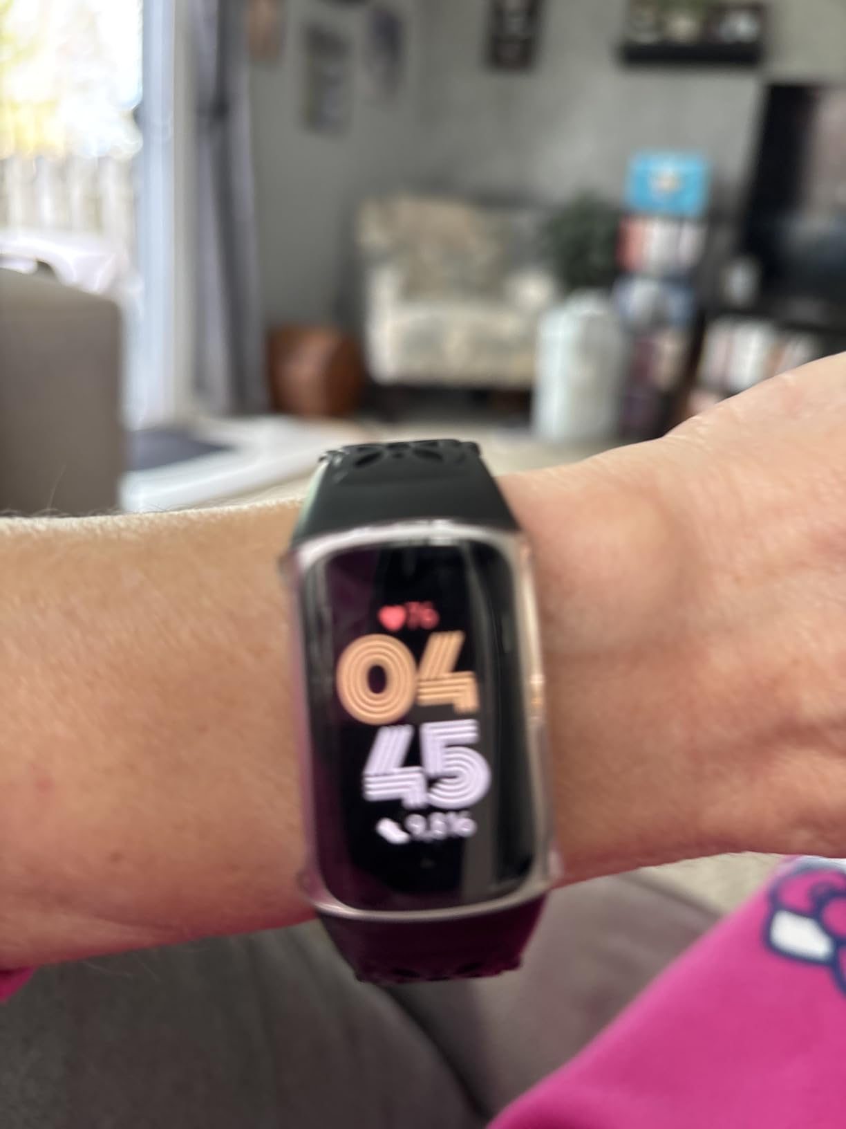 Charge 6 Fitness Tracker (Bundle) - Black/Obsidian - Heart Rate, GPS, Sleep & Stress Tracking + Fast Charger, & Cleaning Cloth (Black) customer photo 1
