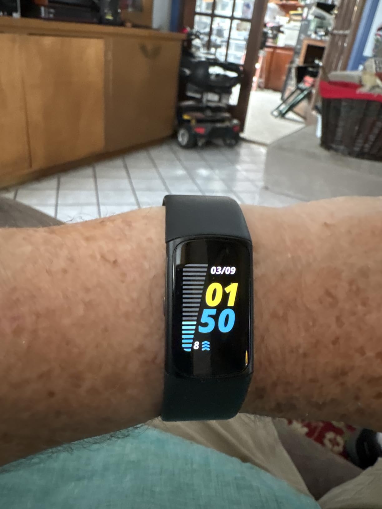 Charge 6 Fitness Tracker (Bundle) - Black/Obsidian - Heart Rate, GPS, Sleep & Stress Tracking + Fast Charger, & Cleaning Cloth (Black) customer photo 2