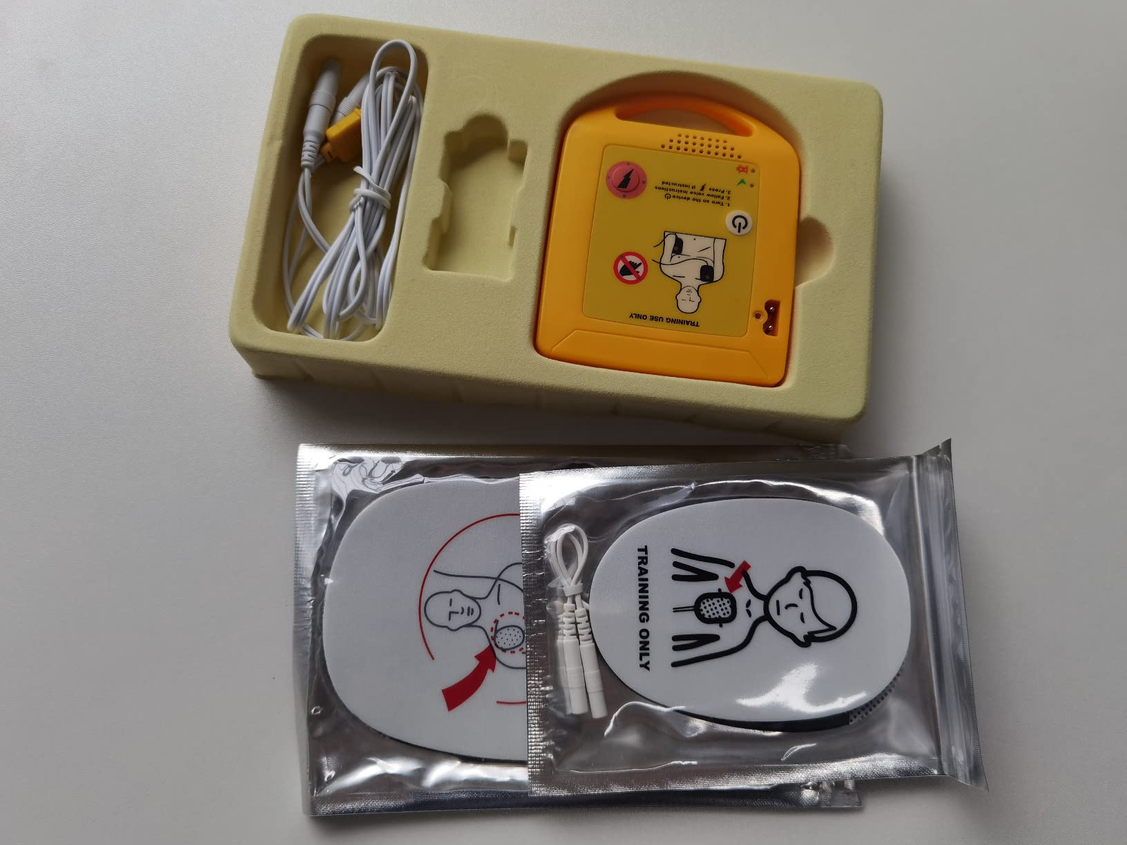 AED Trainer, AED Defibrillator Trainer Set CPR Training Device, English, Italian, French, Spanish Voice Prompts, 5 Different Scenarios (XFT-120NB) customer photo 1