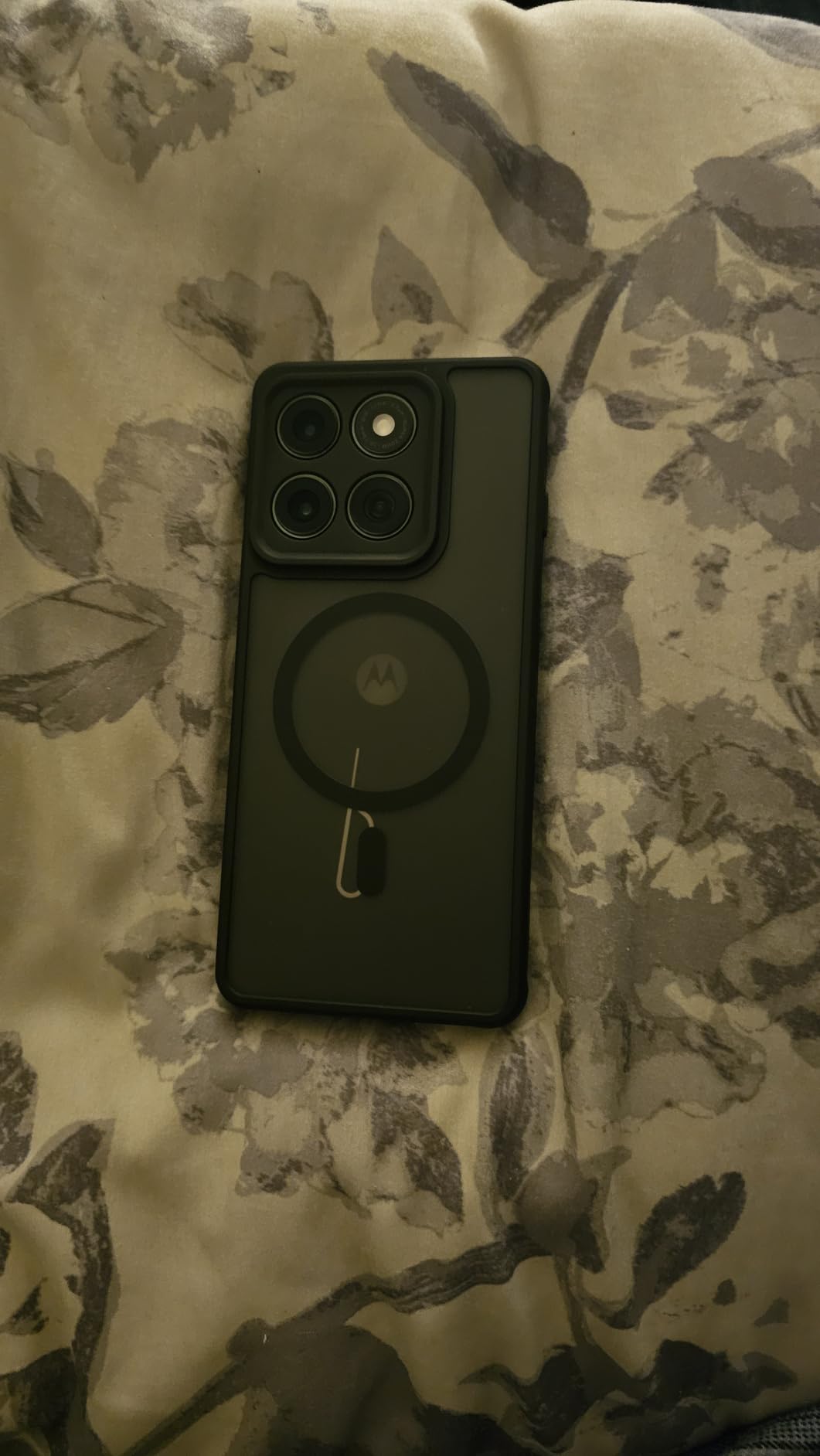 Motorola Moto Edge 2025 5G, 256GB + 8GB RAM, Deep Forest - Unlocked (Renewed) customer photo 2