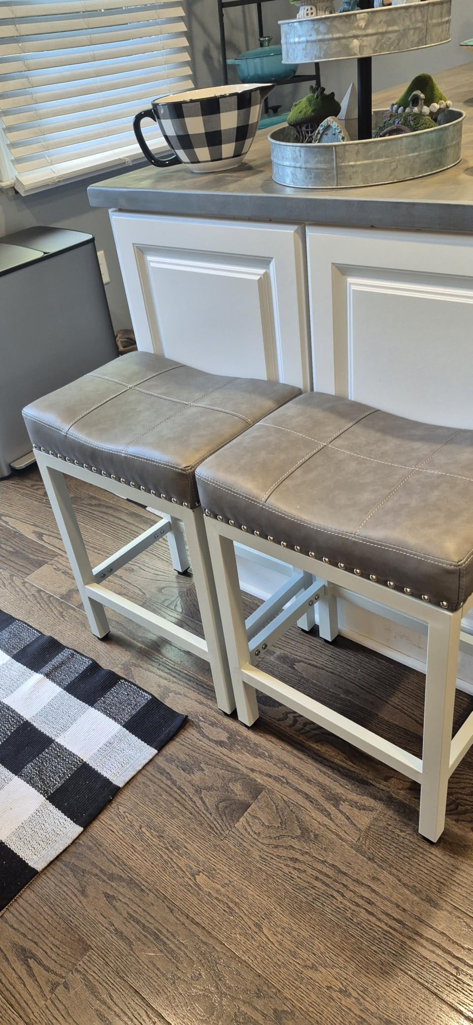 Sweetcrispy 24 Inch Bar Stools Set of 2, Counter Height Barstools for Kitchen Island, PU Leather Upholstered Modern Saddle Barstools with Metal Base and Footrest for Home Bar, Small Apartment, Grey customer photo 1