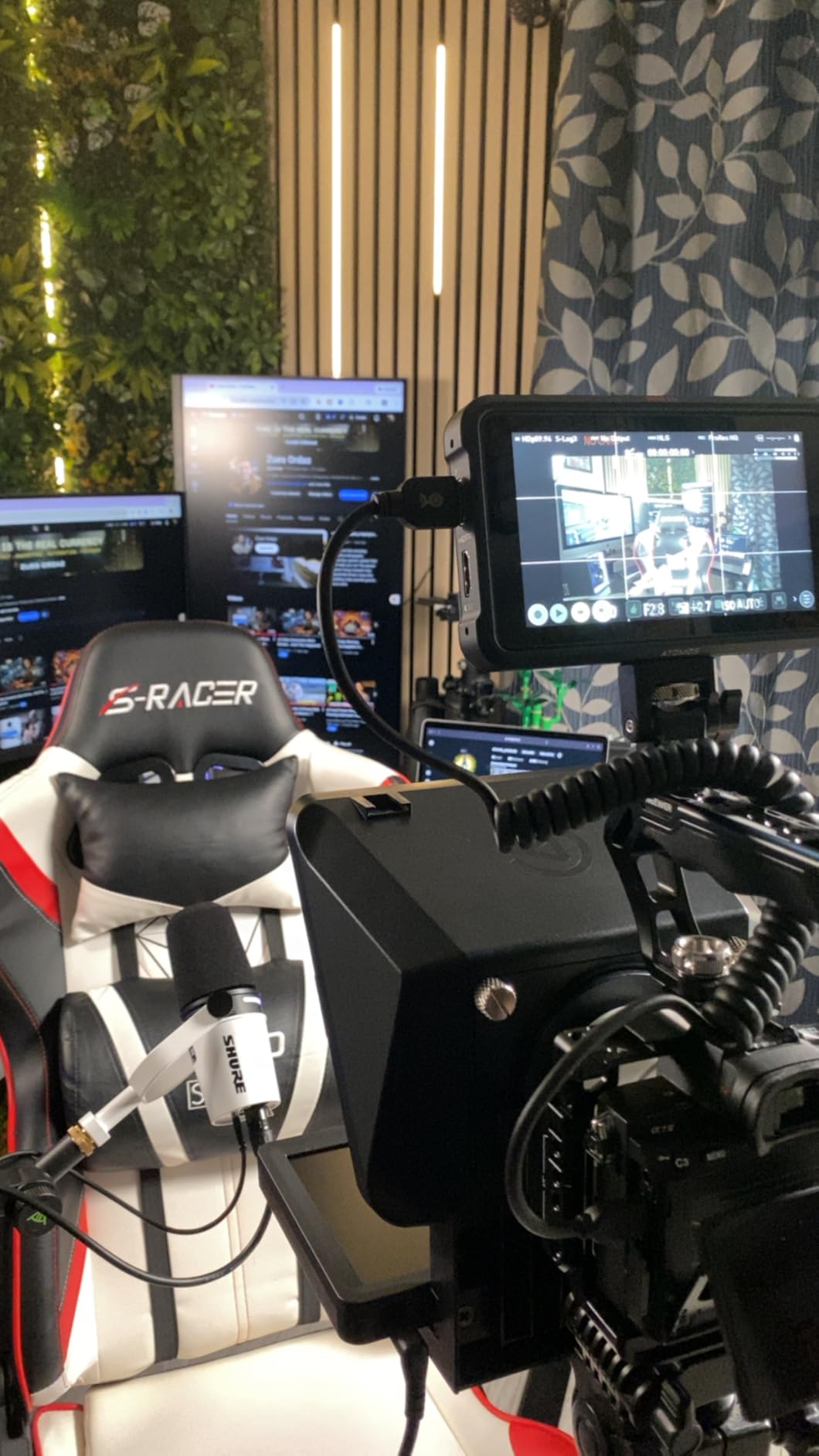 Elgato Prompter XL - Full-Sized Teleprompter with Removable Display, Video Conferencing Monitor, for DSLR Mirrorless & Studio Cameras, Single-Cable Setup - USB-C 3.2 for PC & Mac customer photo 2