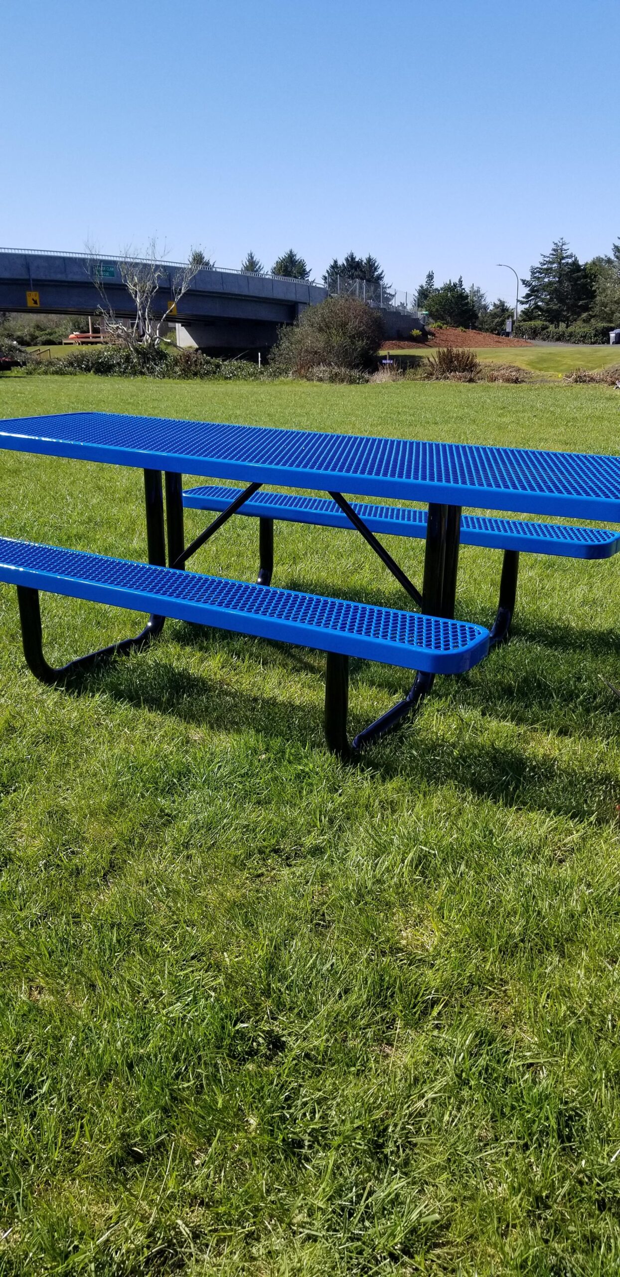 COATEDOUTDOORFURNITURE Heavy-Duty Portable Outdoor Picnic Table, Thermoplastic Coated Expanded Metal Commercial-Grade Patio Furniture Made in America (6ft Rectangular, Black) customer photo 2