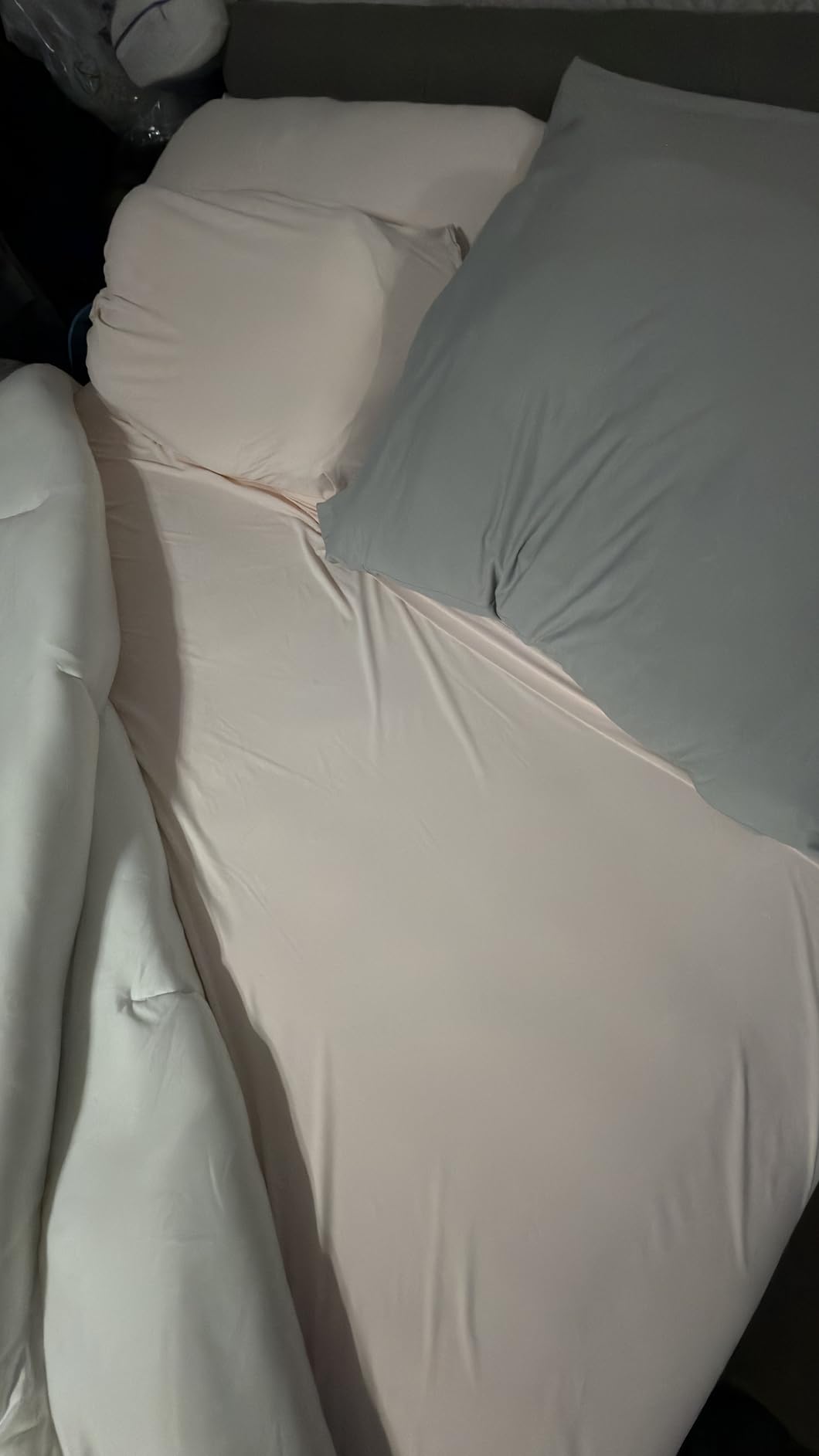 Amazon Basics Cooling Sheets, 4-Piece Bed Sheet Set for Summer, Soft and Breathable for Hot Sleepers, Bedding with 1 Deep Pocket Fitted Sheet, 1 Flat Sheet, and 2 Pillowcases, Full, Blue customer photo 2