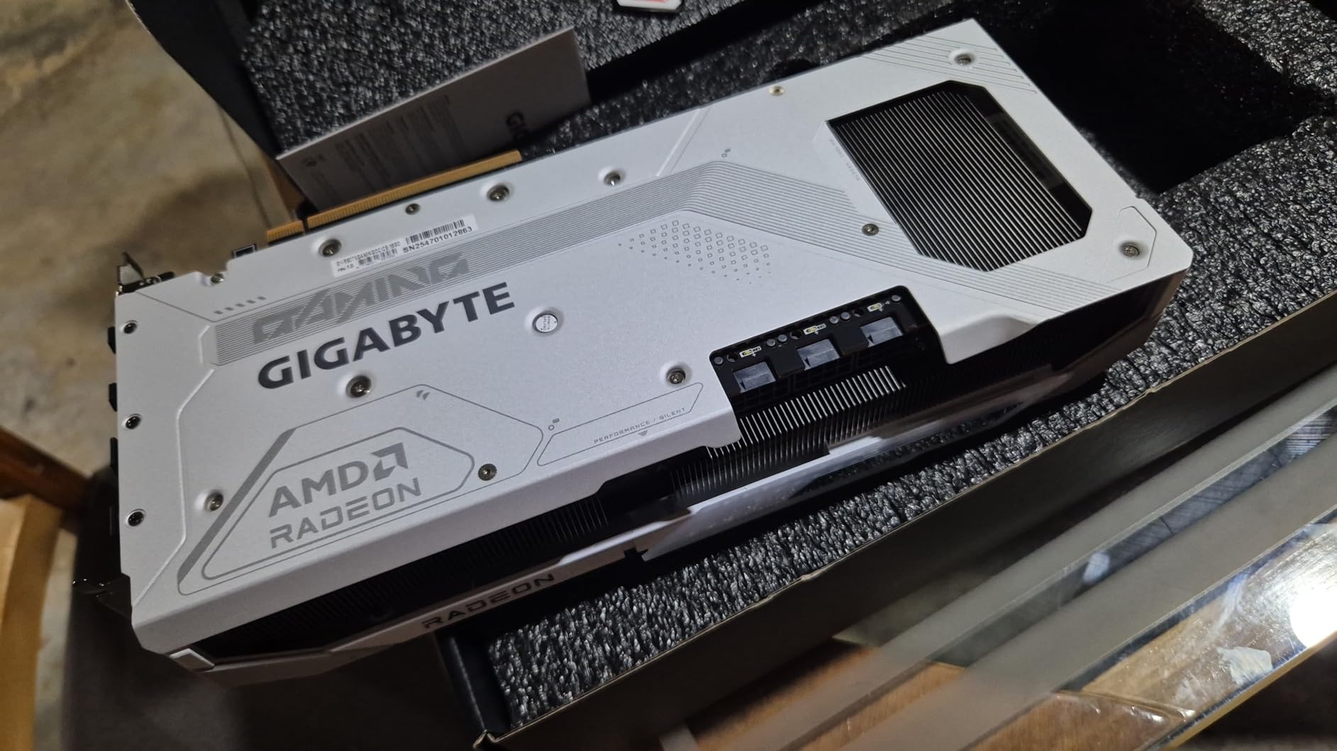 GIGABYTE Radeon RX 9070 XT Gaming OC ICE 16G Graphics Card (16GB GDDR6, 256-bit, PCIe 5.0, HDMI/DP 2.1, 2.7 Slot, Hawk Fan, Server-Grade Thermal Gel, Reinforced Structure) customer photo 1