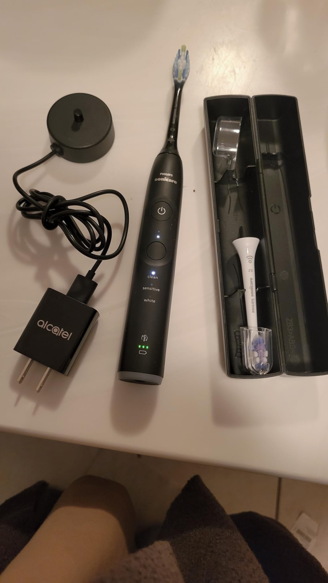 Philips Sonicare 6500 Series Electric Toothbrush with Next-Generation Sonicare Technology, Pressure Sensor, 9 Brushing Settings, SmarTimer, BrushPacer, 21-Day Runtime, Travel Case, White, HX7410/10 customer photo 2