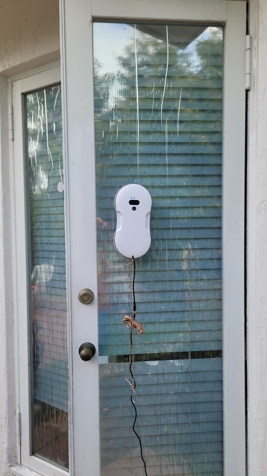 Window Cleaning Robot, Automatic Window Cleaner Robot with Dual Spray, Edge Detection, Intelligent Path Planning, 3000pa Strong Suction, Anti-Drop Protection for Glass customer photo 1
